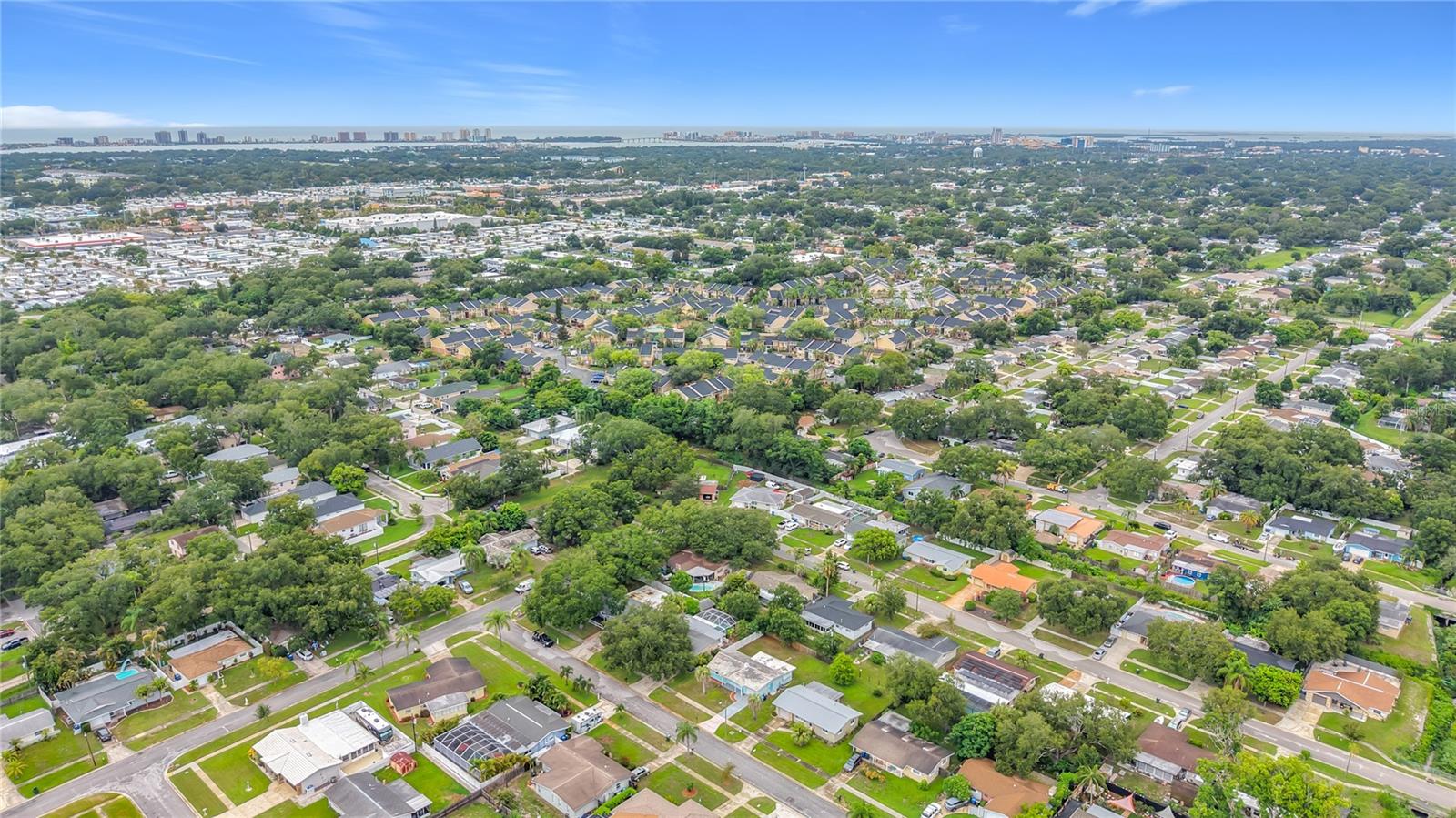 890 7th Ave NE, Largo, FL 33770