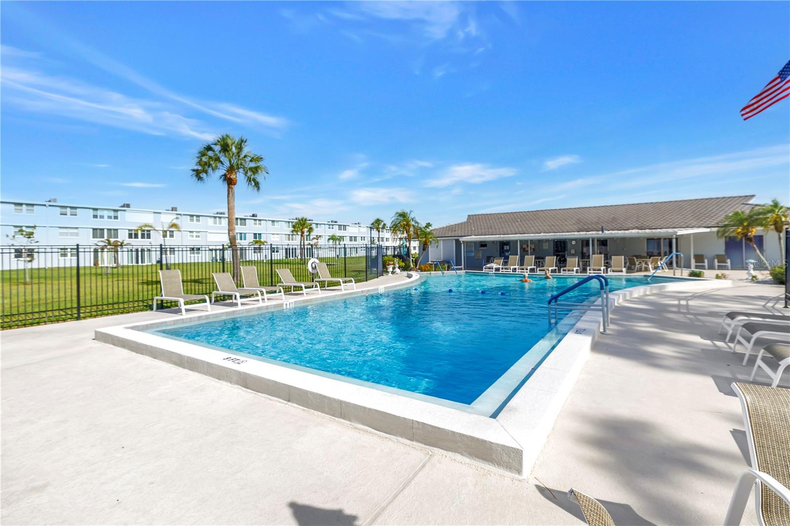 4715 Bay St NE #320, St Petersburg, FL 33703
