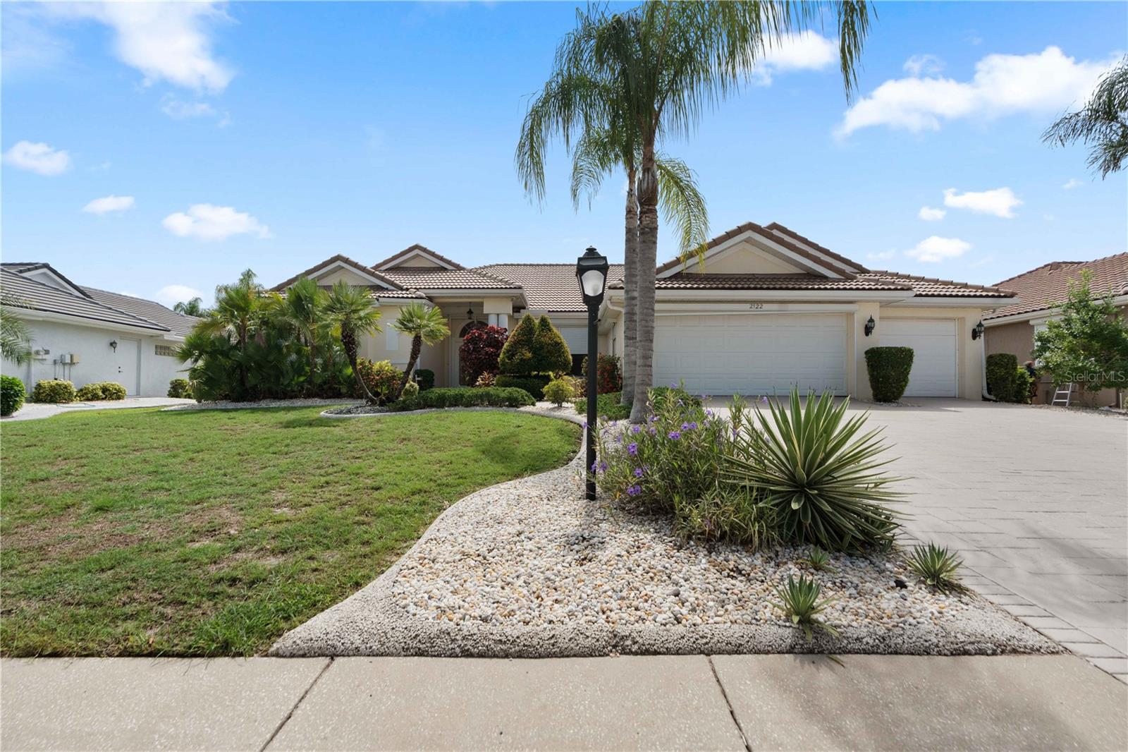 2122 Platinum Dr, Sun City Center, FL 33573