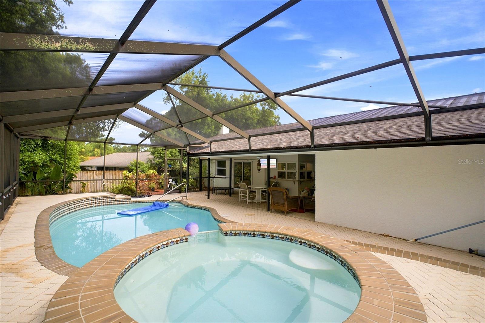 1071 Persimmon Dr, Palm Harbor, FL 34683