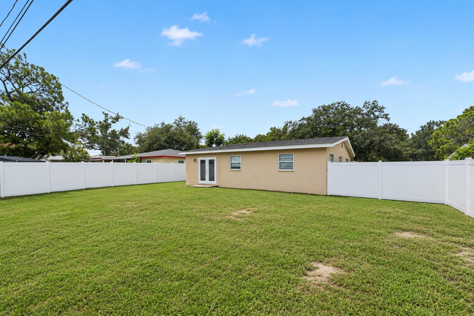 131 Emerald Ln, Largo, FL 33771