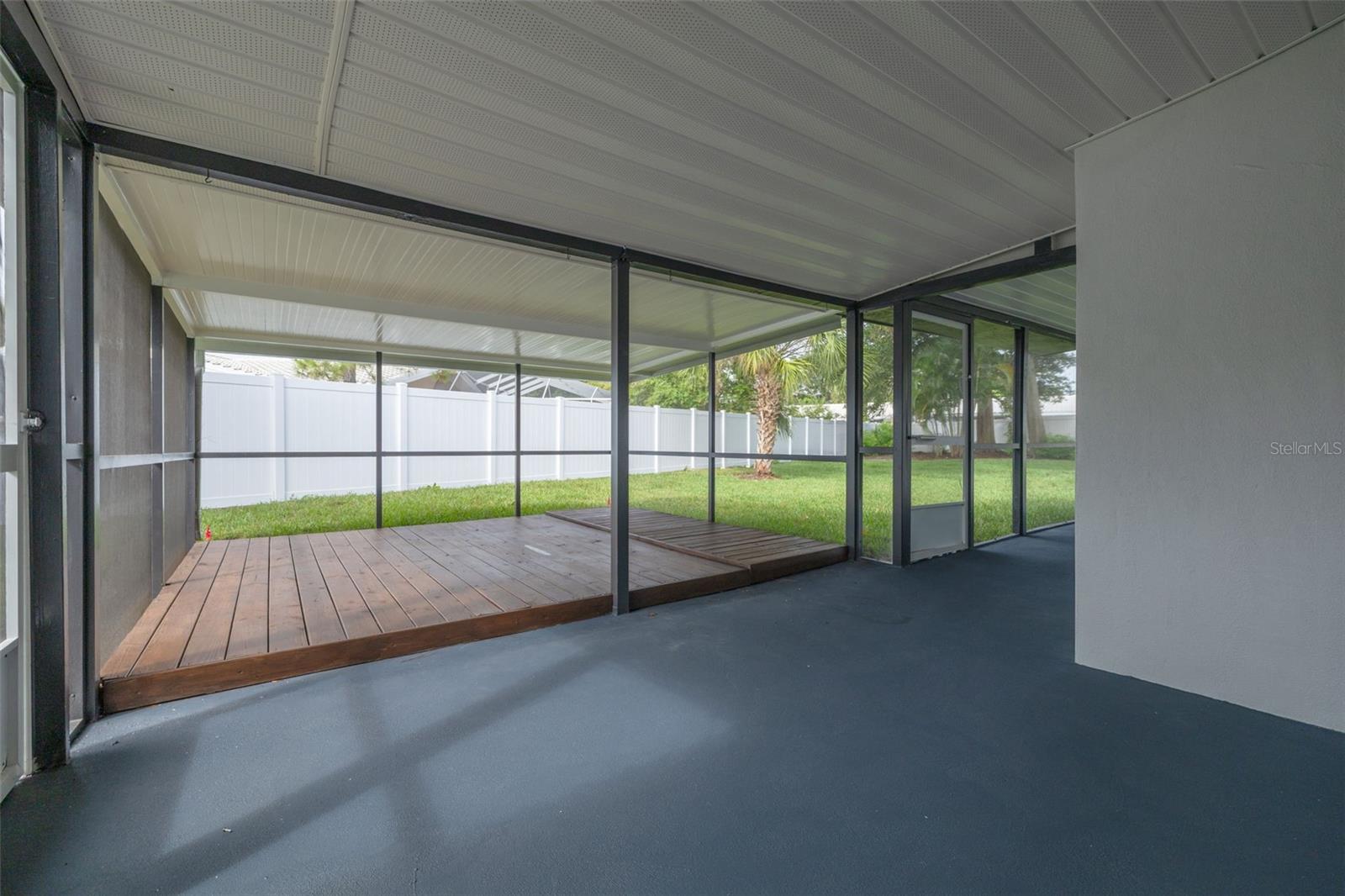 2065 Envoy Ct, Clearwater, FL 33764
