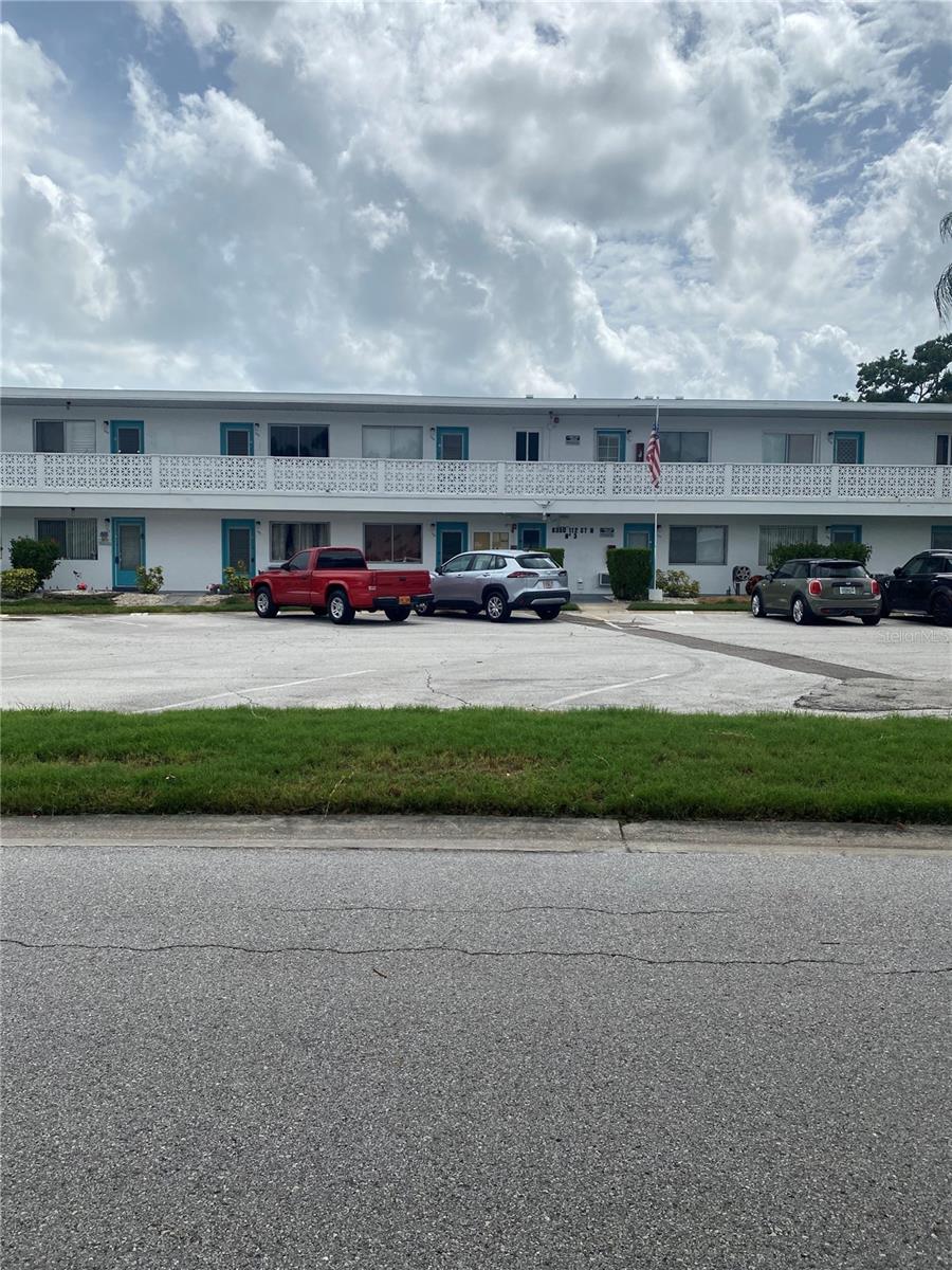8350 112th St #104, Seminole, FL 33772