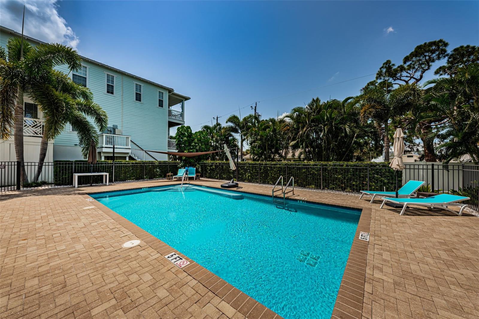 7010 Grevilla Ave S, South Pasadena, FL 33707