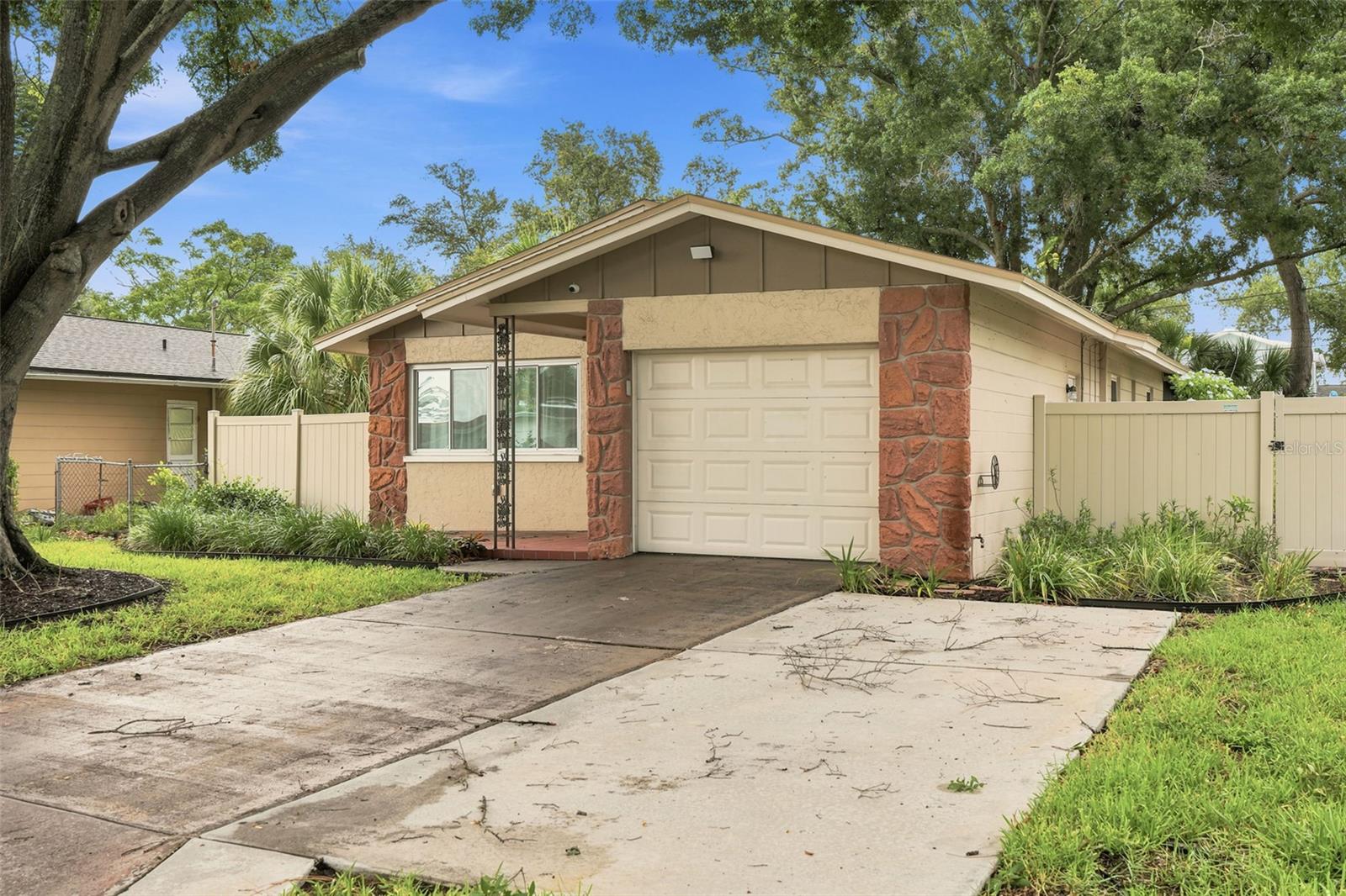 205 SE Monroe Cir N, St Petersburg, FL 33703