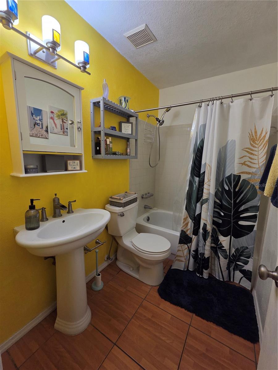 9272 51st St N, Pinellas Park, FL 33782