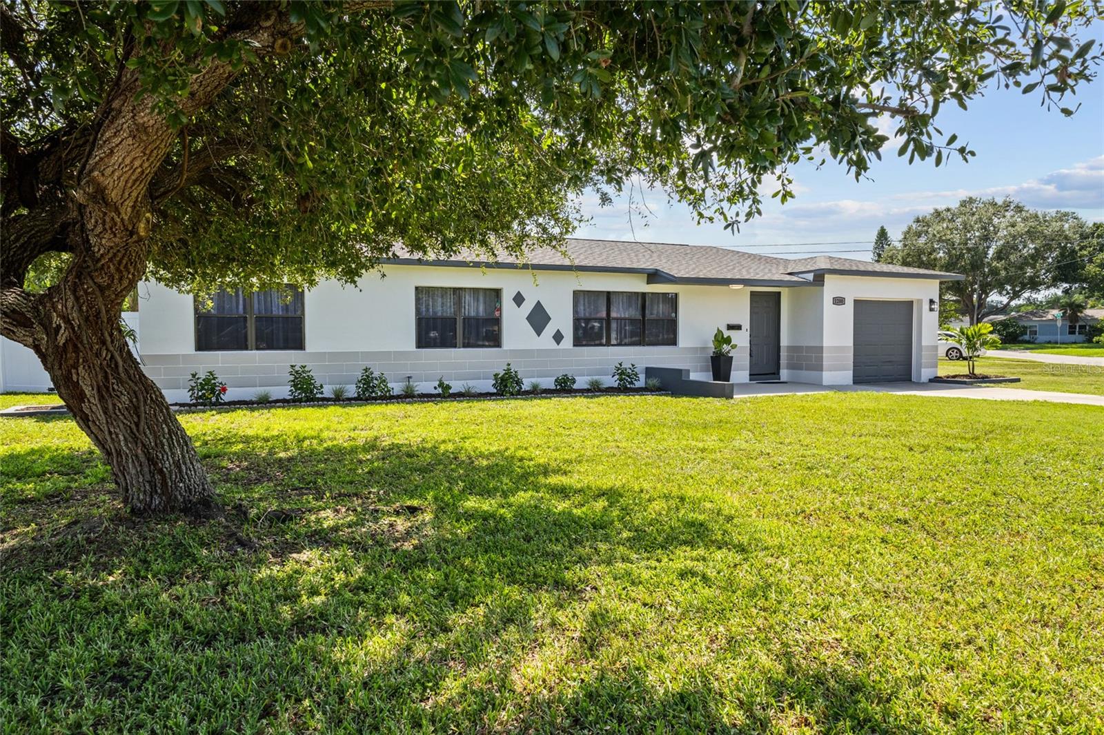 1200 63rd Ave N, St Petersburg, FL 33702
