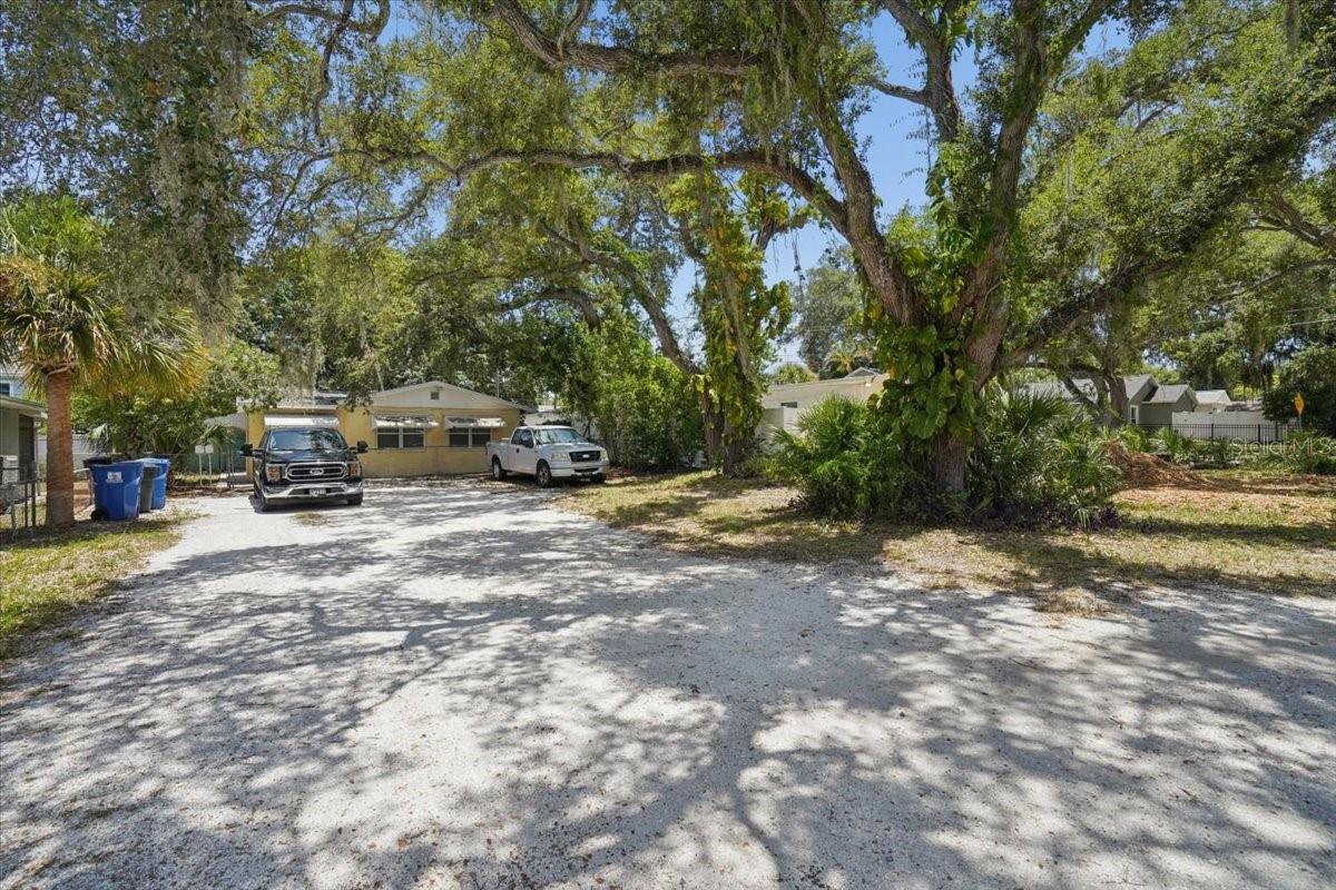 526 12th Ave S, St Petersburg, FL 33701