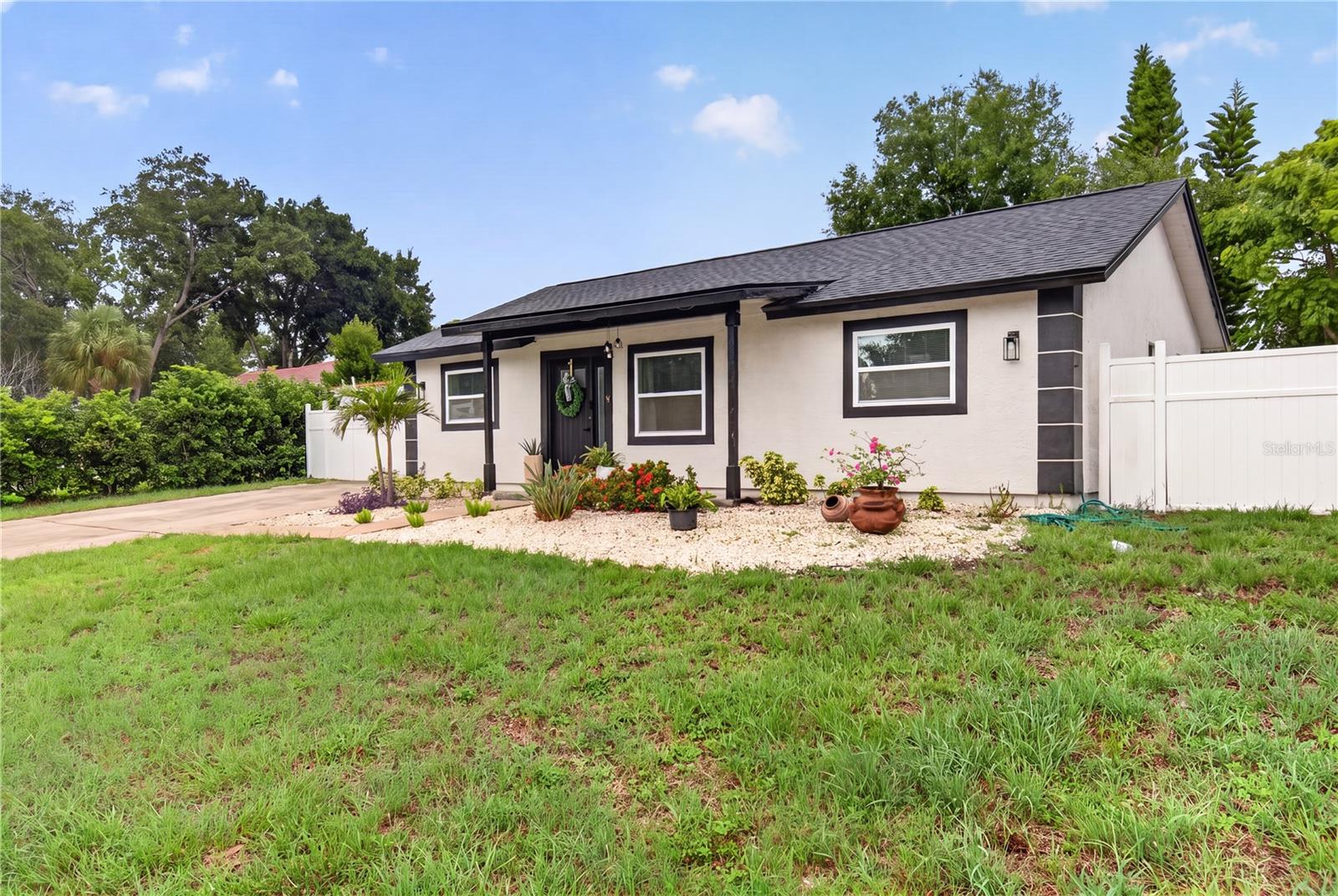 1435 Burning Tree Rd, Tarpon Springs, FL 34689