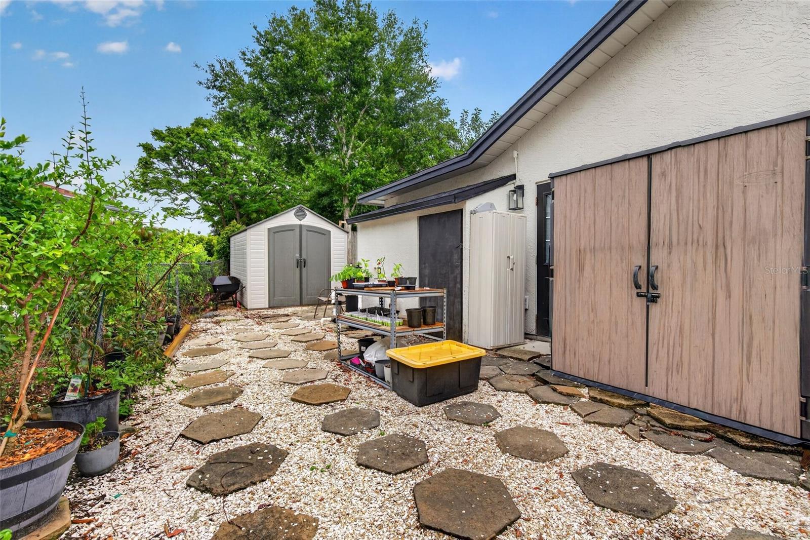 1435 Burning Tree Rd, Tarpon Springs, FL 34689