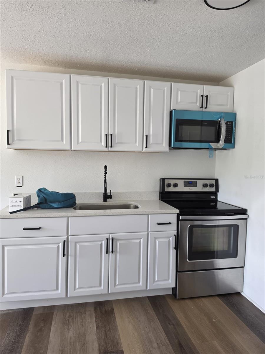 121 Bay St, Tarpon Springs, FL 34689
