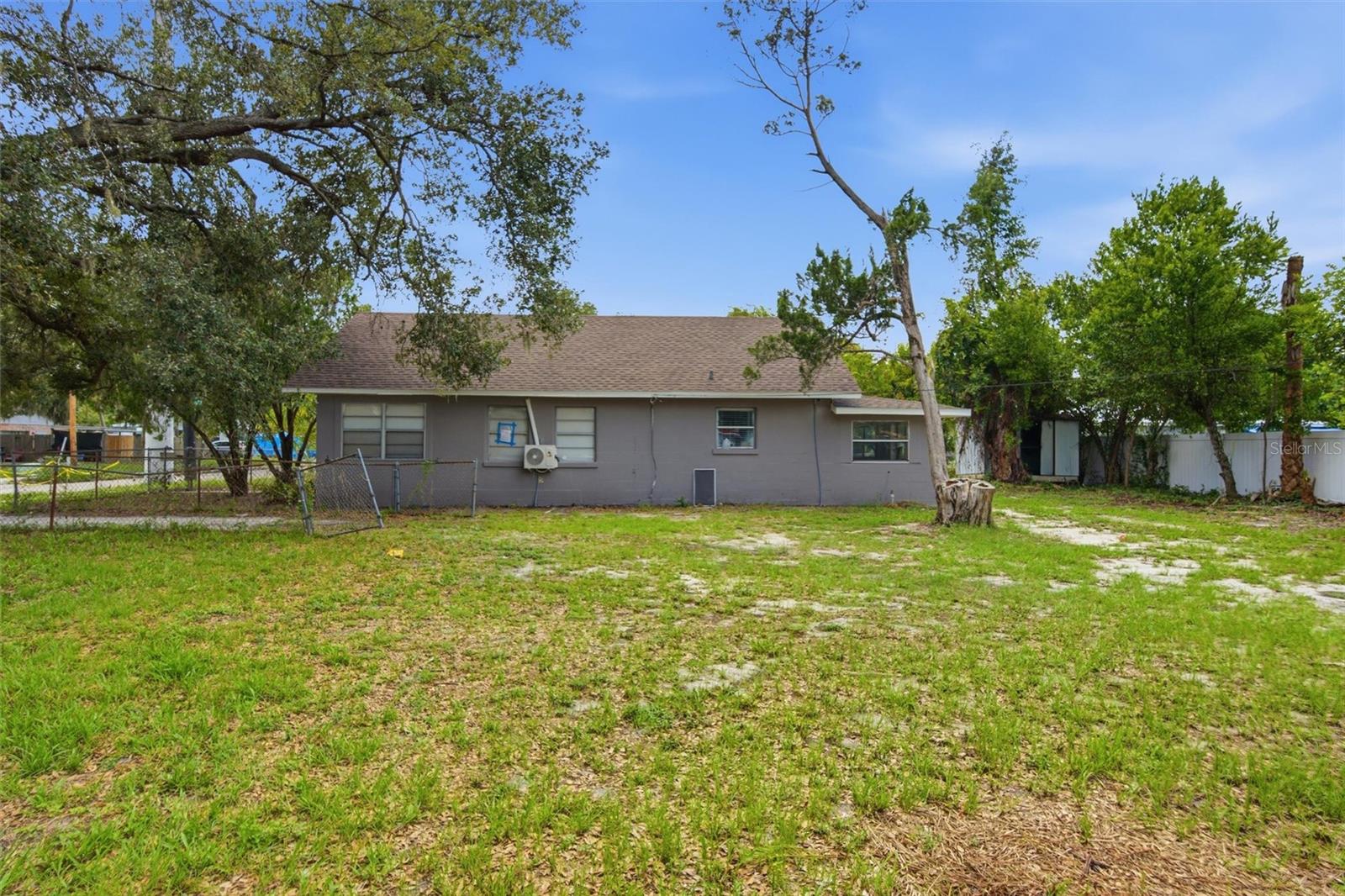 2425 9th Ave E, Bradenton, FL 34208