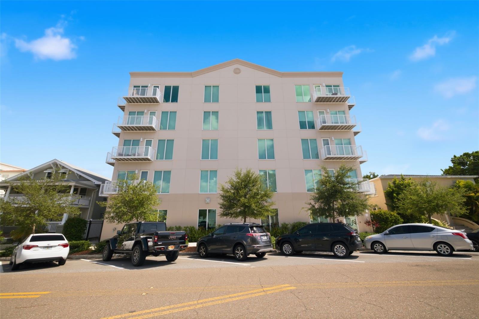 644 3rd Ave S #403, St Petersburg, FL 33701