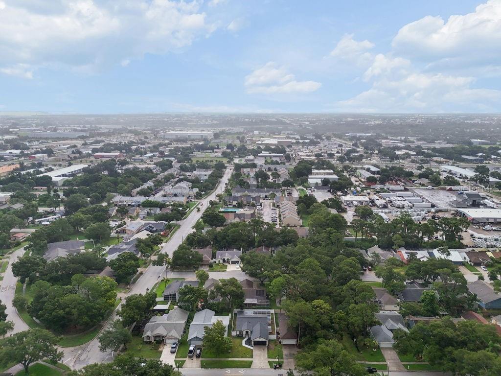 12041 68th St, Largo, FL 33773