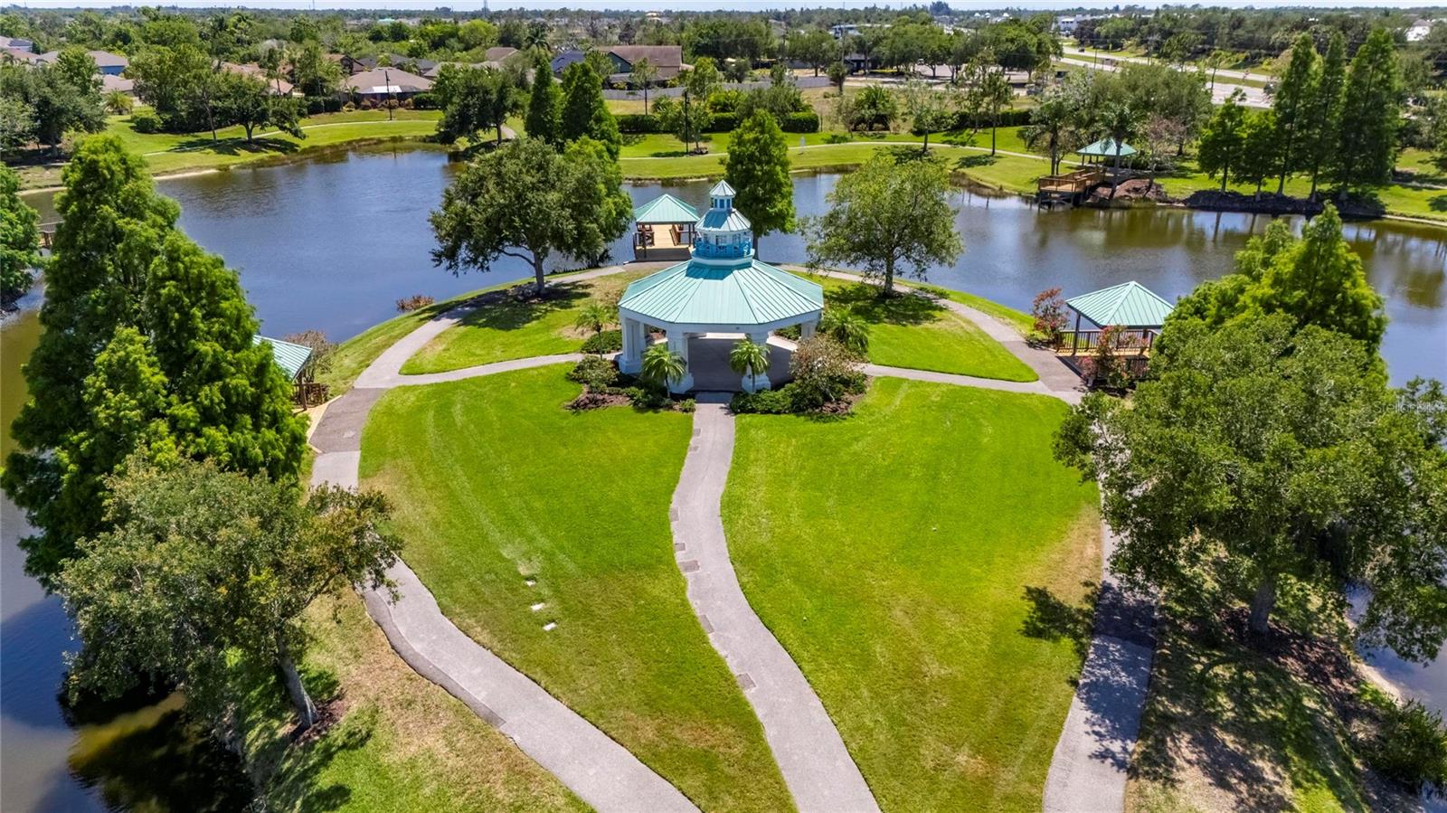 203 Star Shell Dr, Apollo Beach, FL 33572