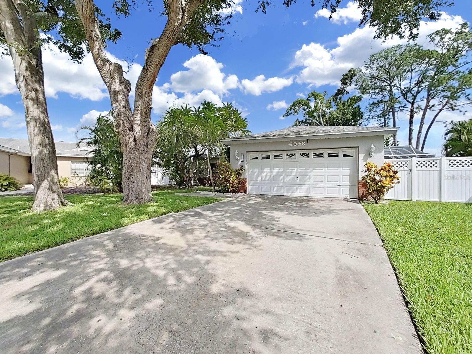6996 122nd Dr, Largo, FL 33773