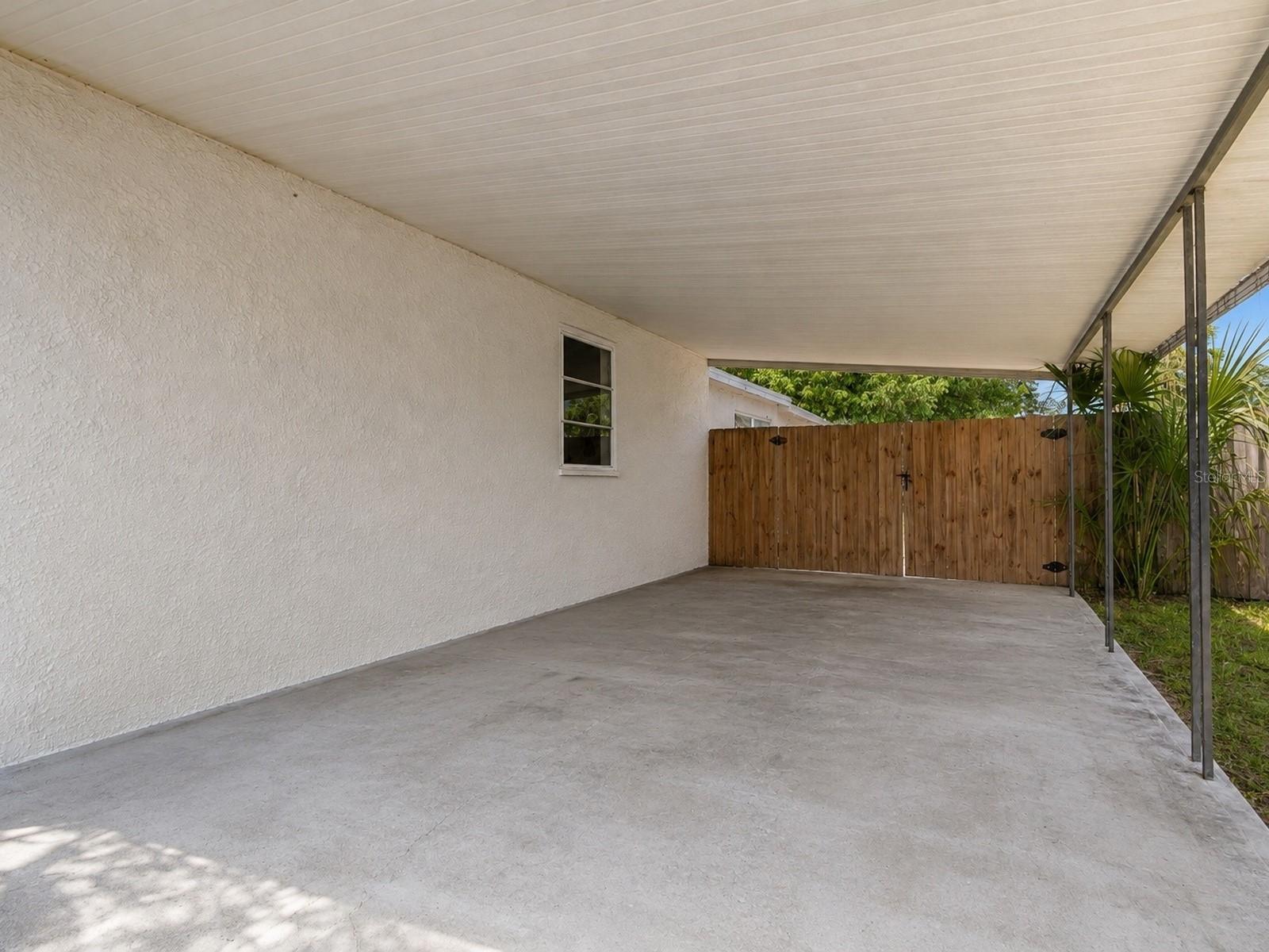 517 Hampton Ave NE, St Petersburg, FL 33703