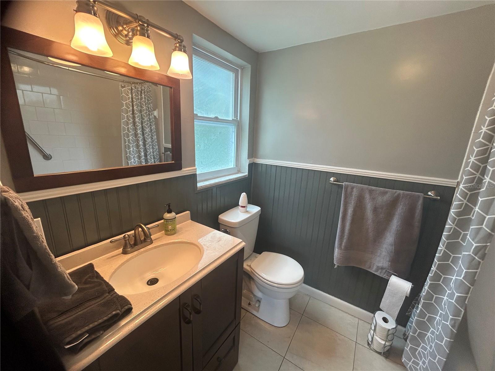 300 35th Ave N #F8, St Petersburg, FL 33704