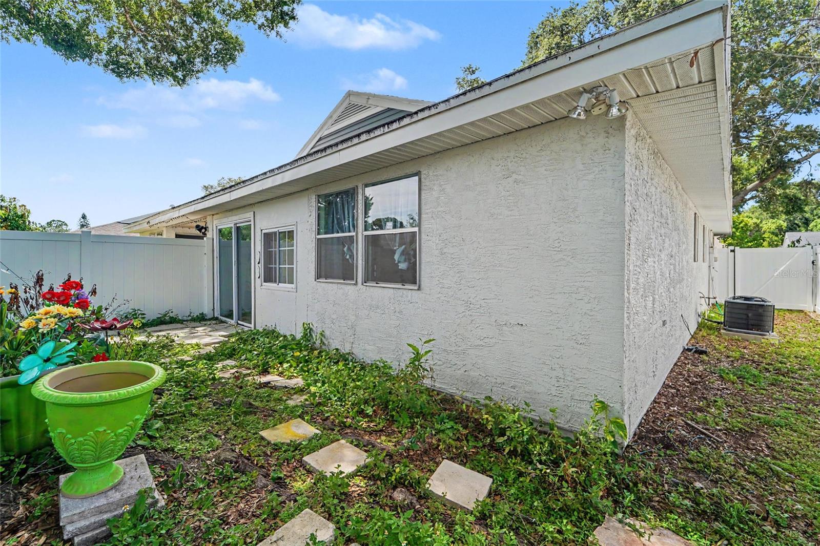 3174 Phlox Dr, Palm Harbor, FL 34684