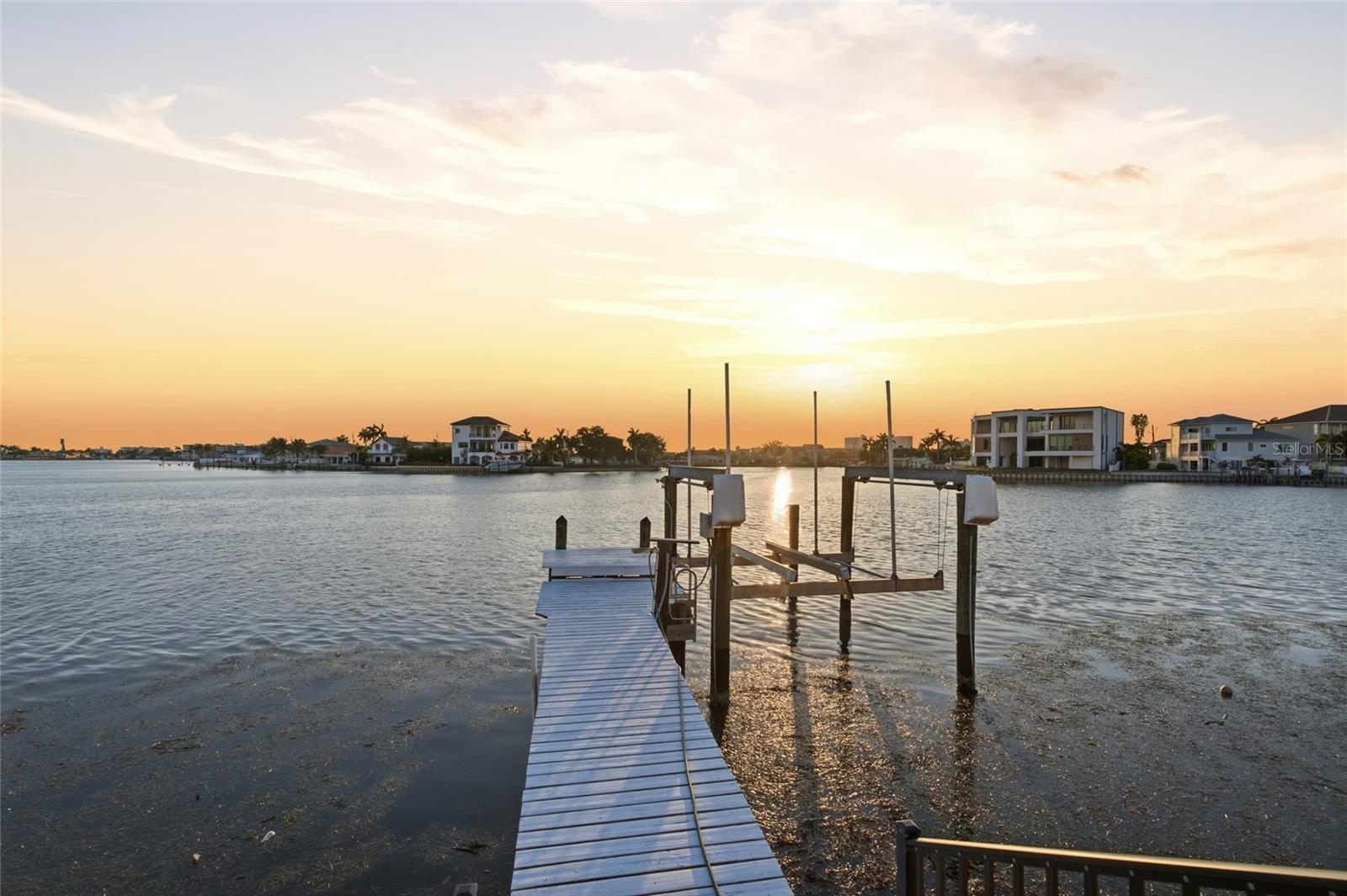 1818 Dolphin Blvd S, St Petersburg, FL 33707