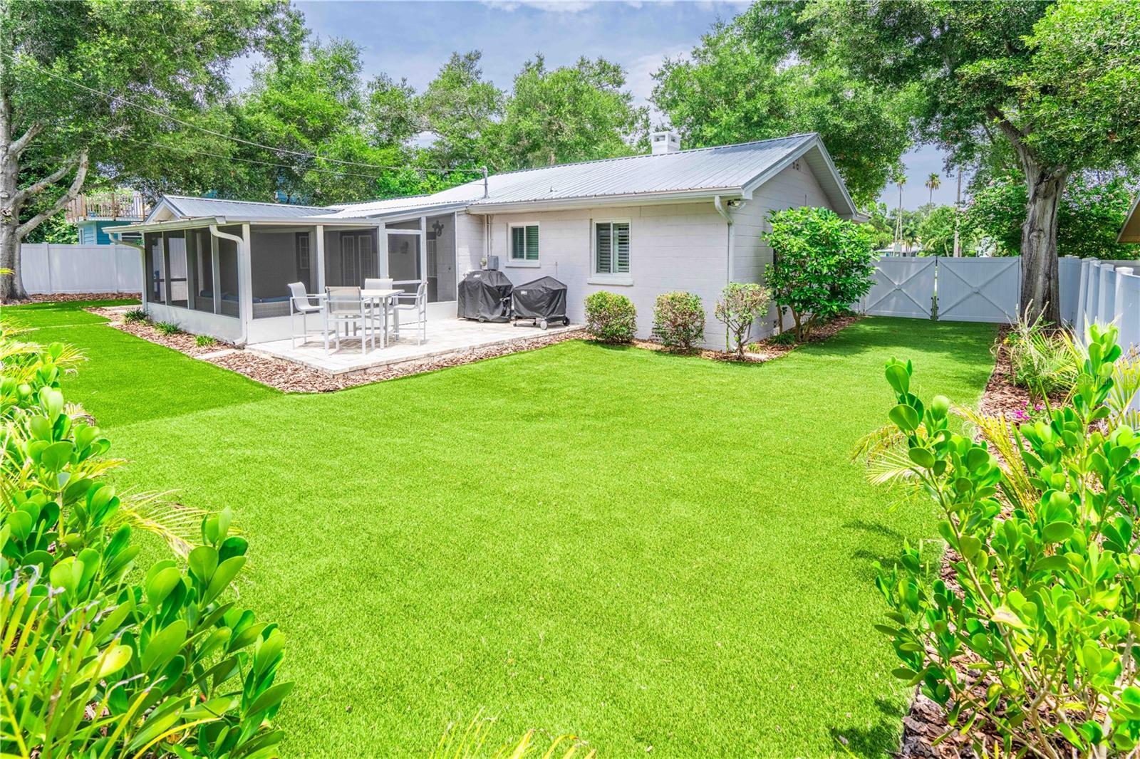 131 Valencia Dr, Dunedin, FL 34698