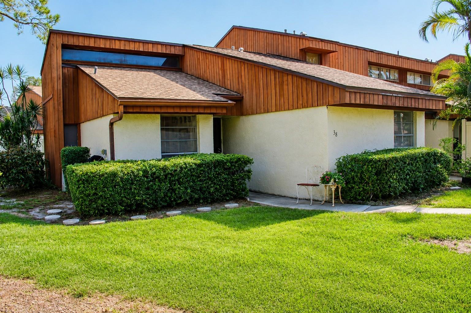 2054 Sunset Point Rd #38, Clearwater, FL 33765