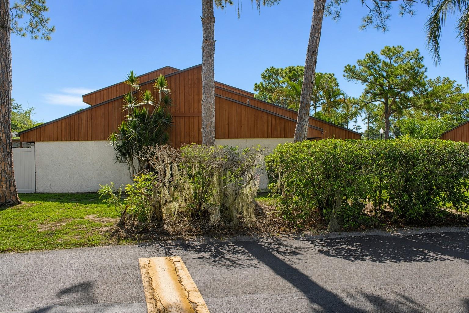2054 Sunset Point Rd #38, Clearwater, FL 33765