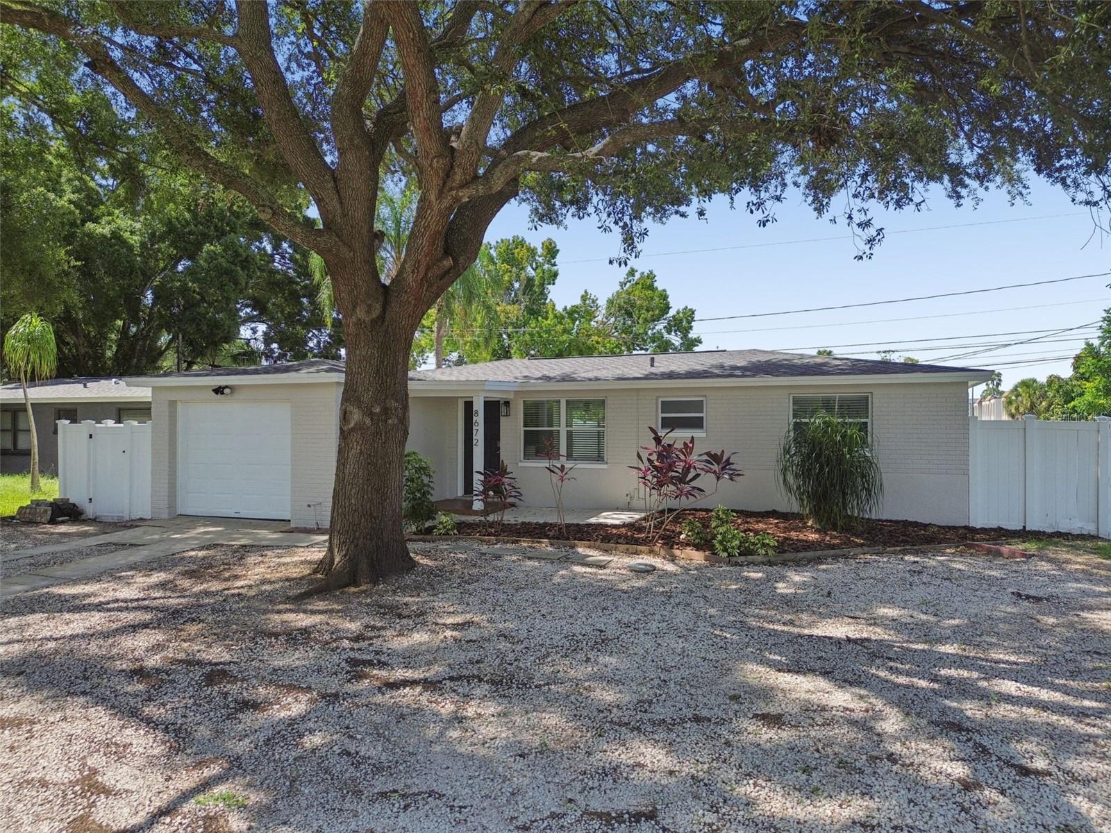 8672 78th Pl, Seminole, FL 33777
