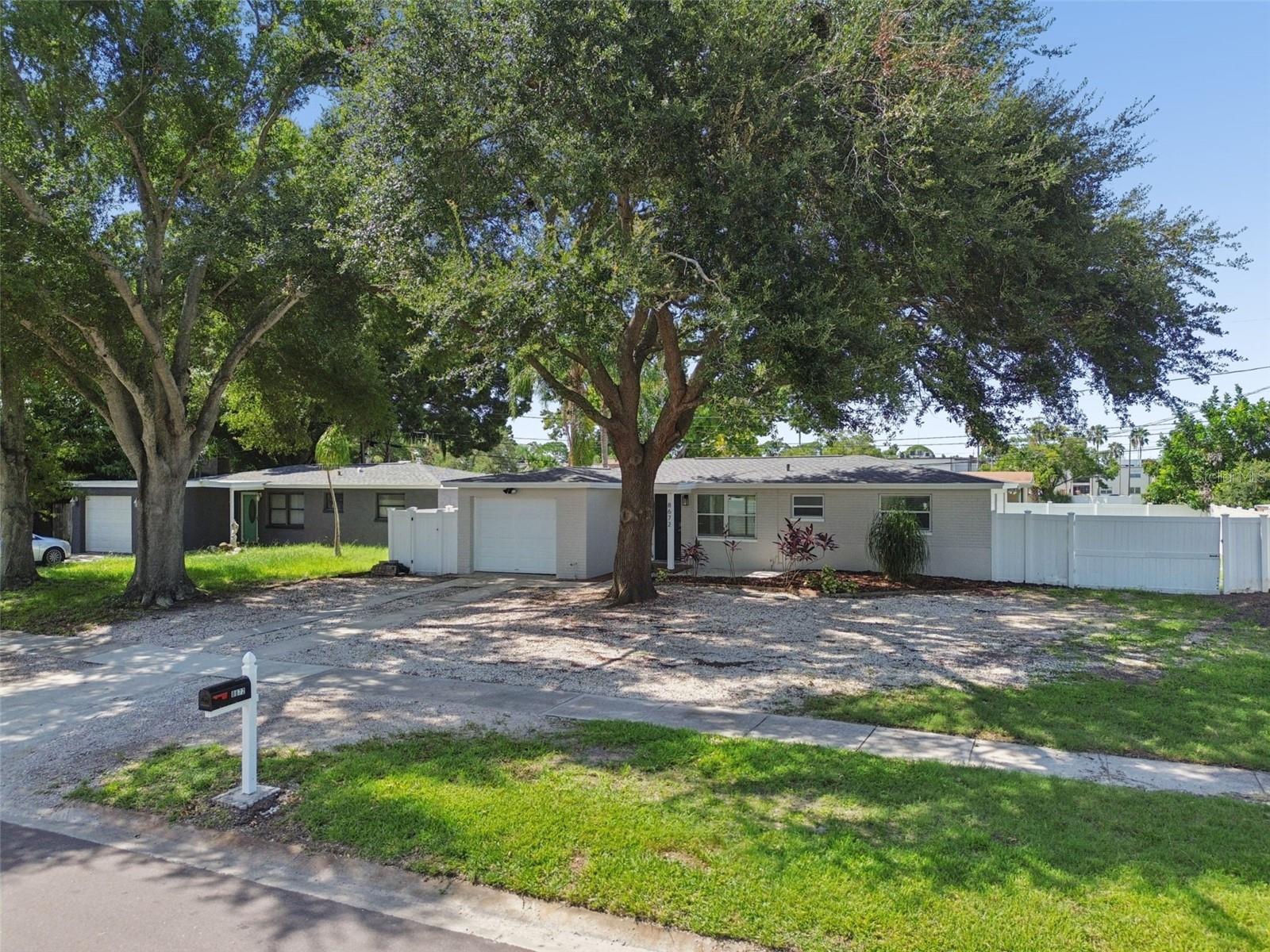 8672 78th Pl, Seminole, FL 33777