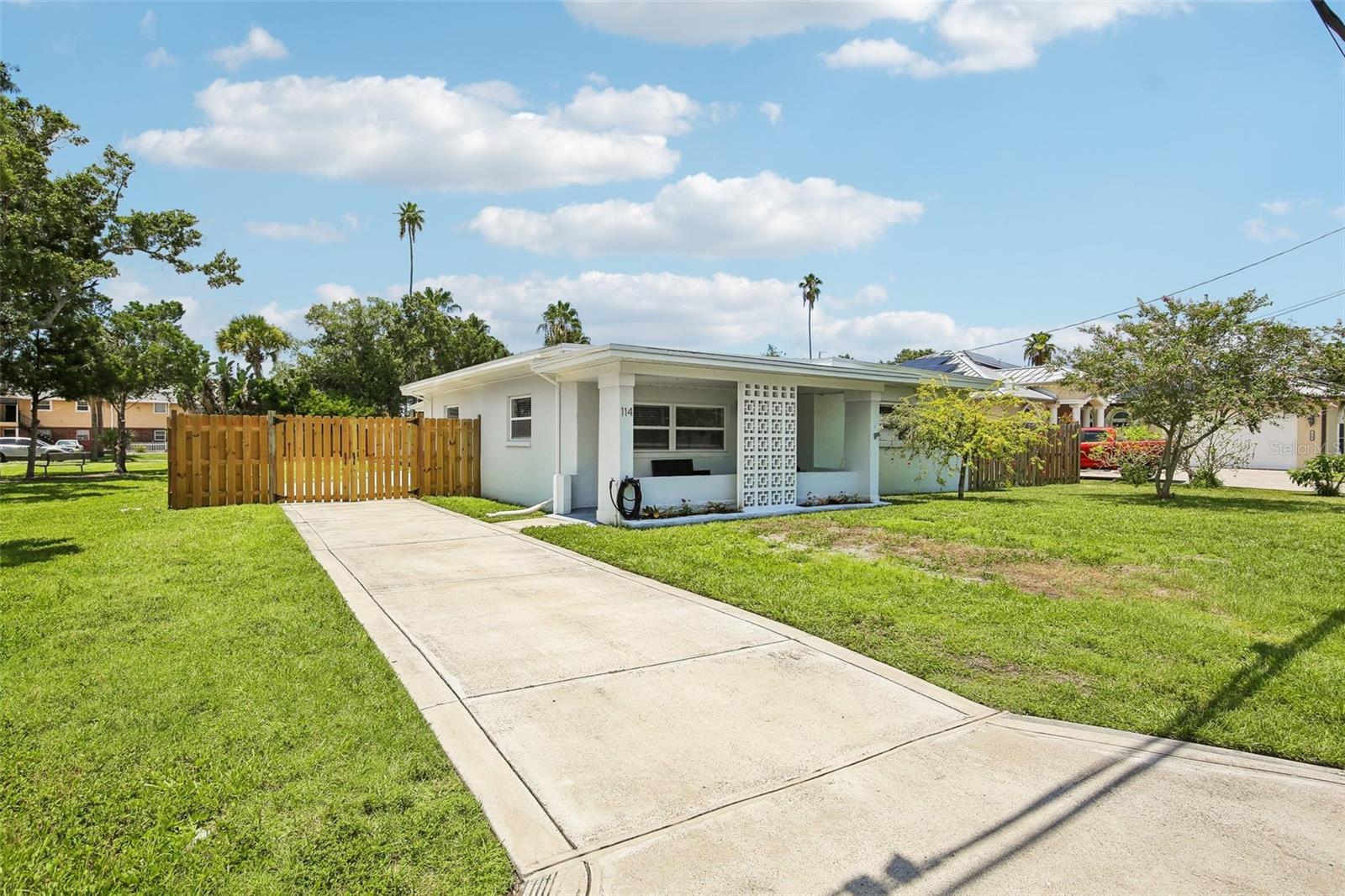 114 Lake Judy Lee Dr, Largo, FL 33771