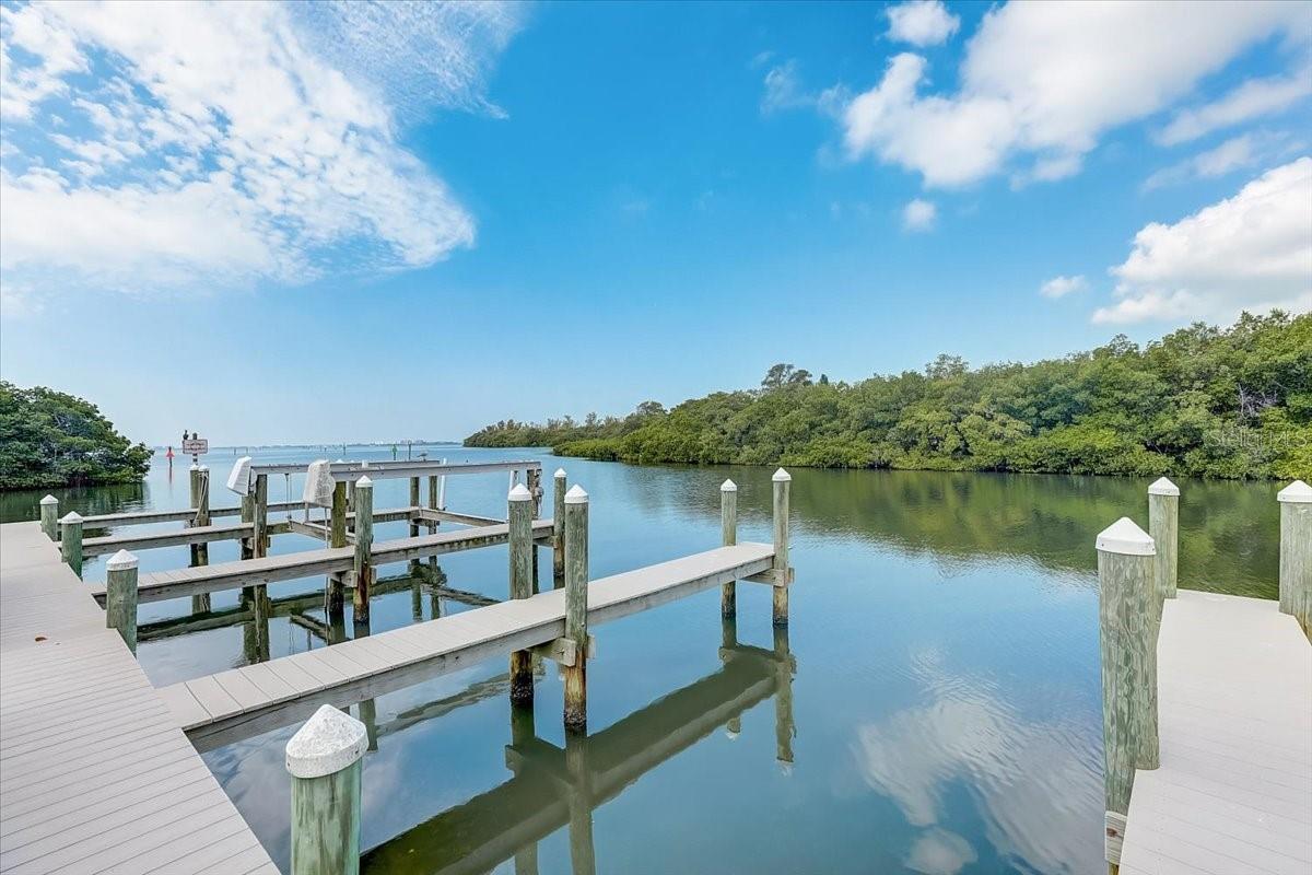 2424 Bay Dr #2424/2426, Bradenton, FL 34207