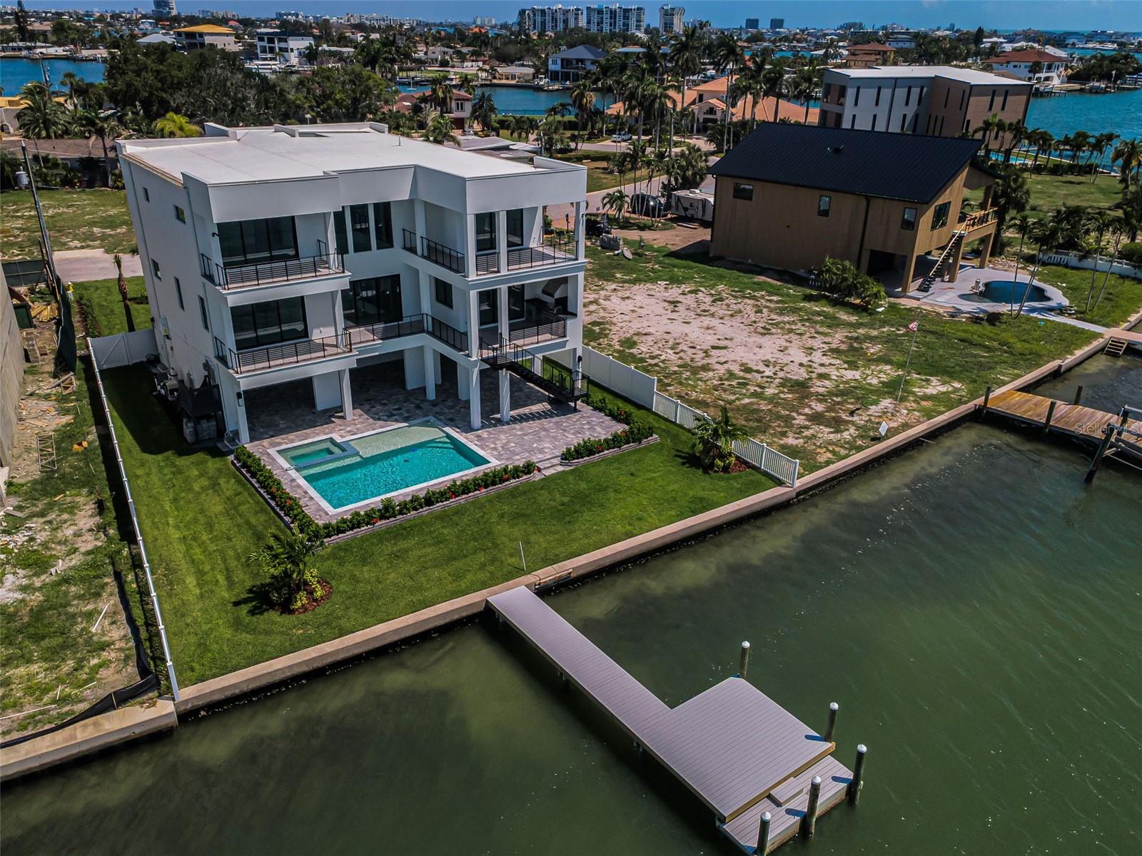 43 Dolphin Dr, Treasure Island, FL 33706