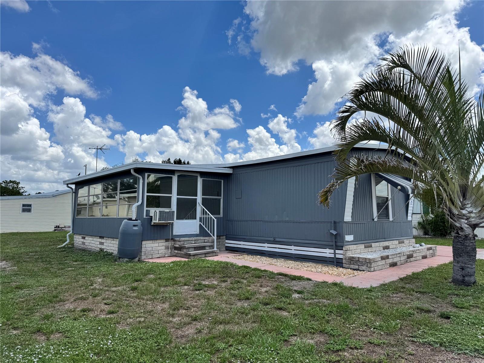 1710 7th St SW #2, Ruskin, FL 33570