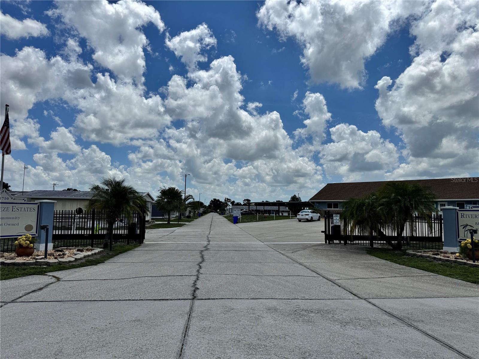 1710 7th St SW #2, Ruskin, FL 33570