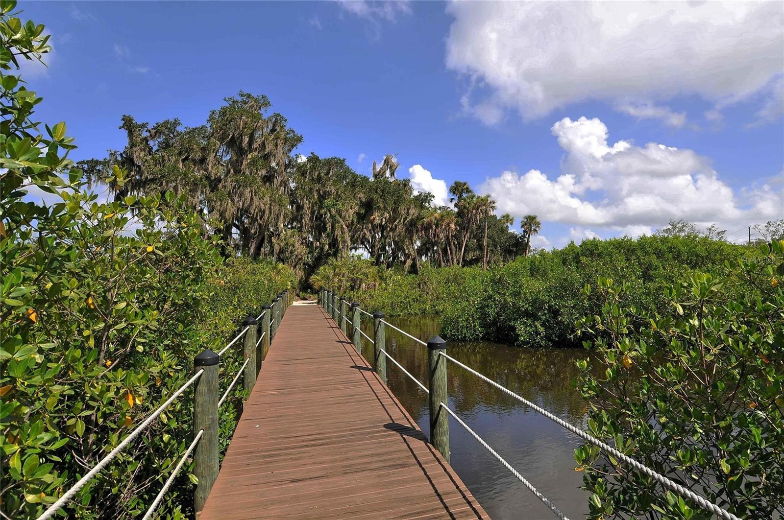545 Mast Dr, Bradenton, FL 34208