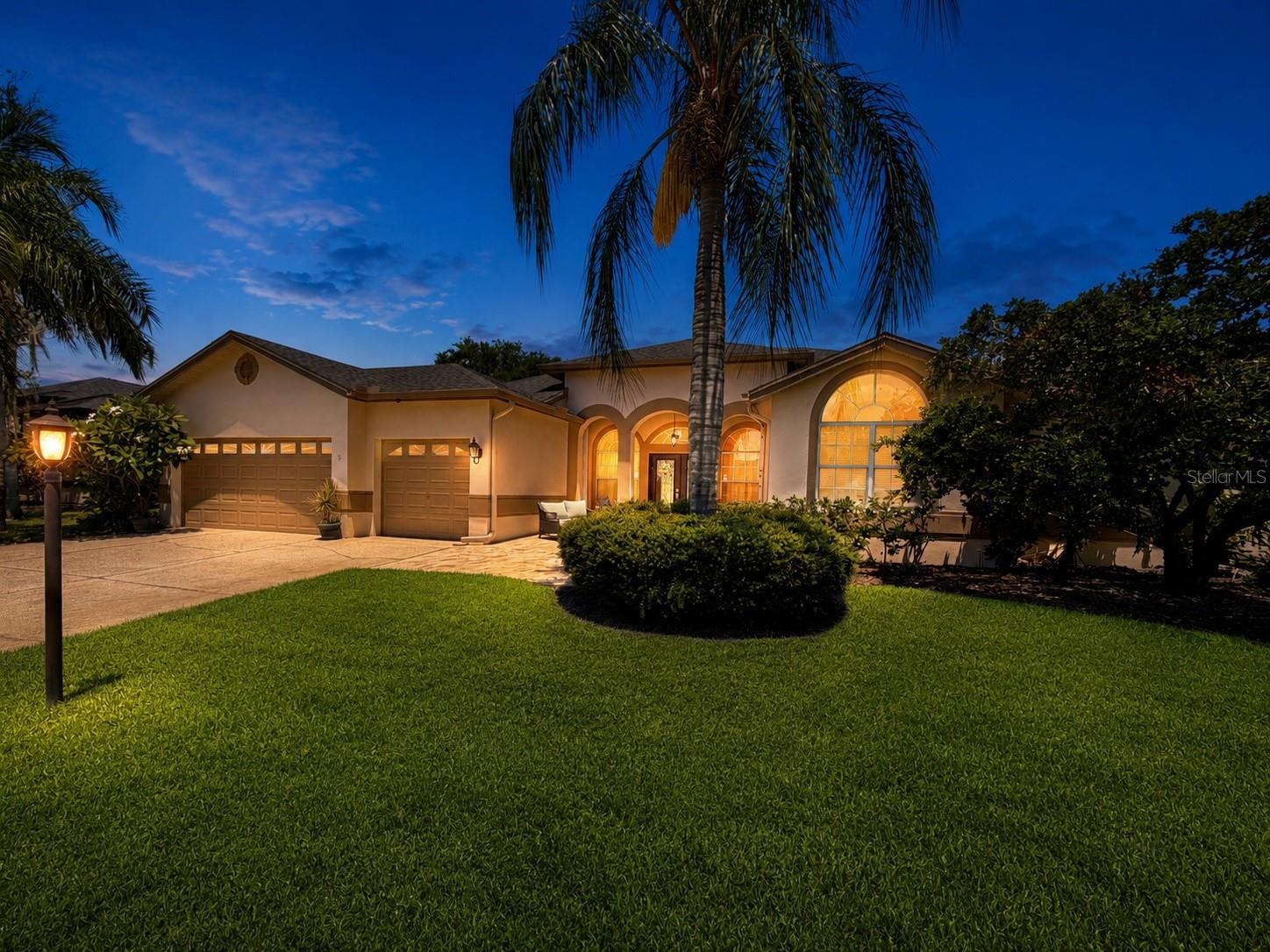 2093 Swan Ln, Palm Harbor, FL 34683