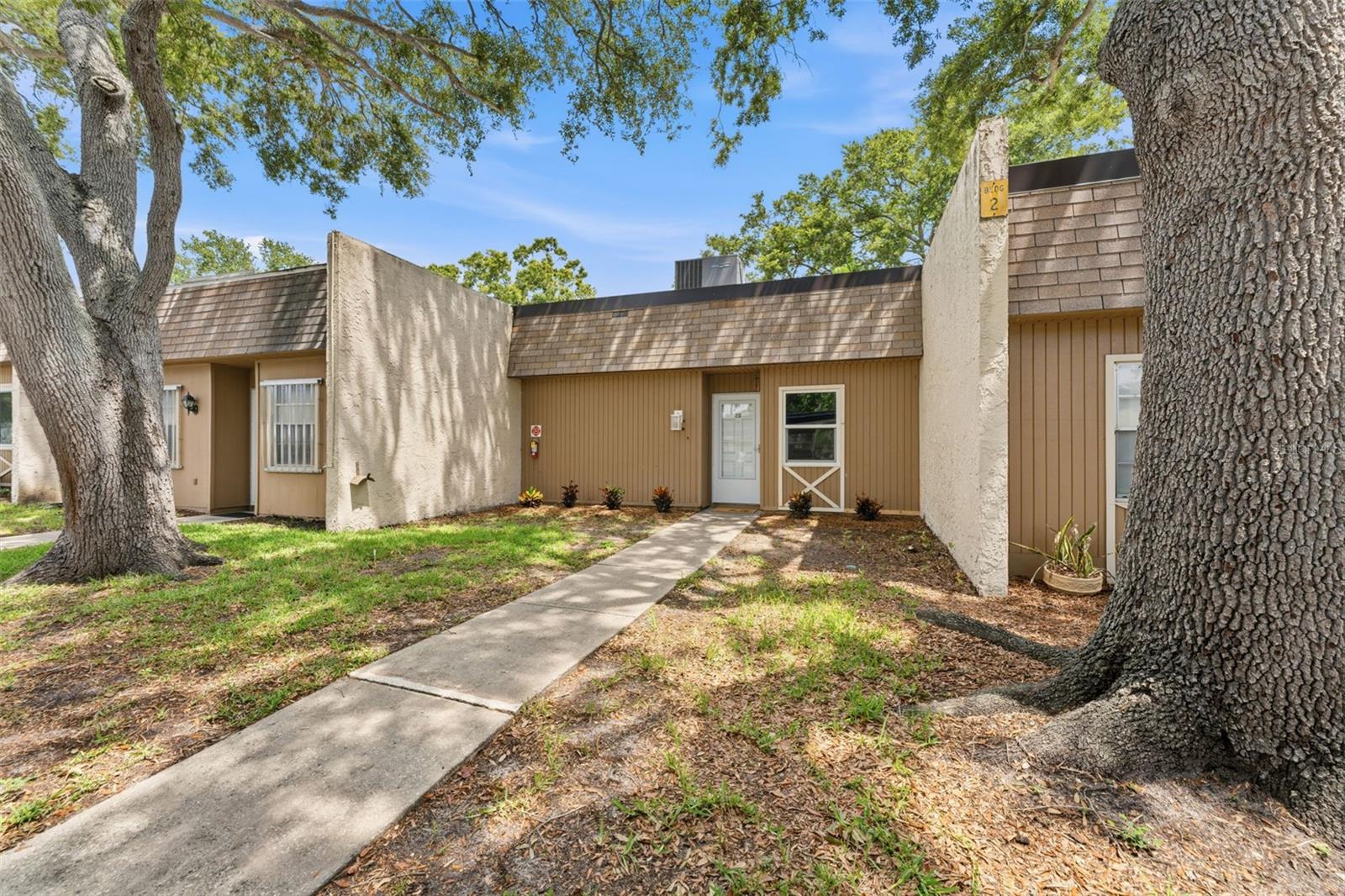 11511 113th St #2D, Largo, FL 33778