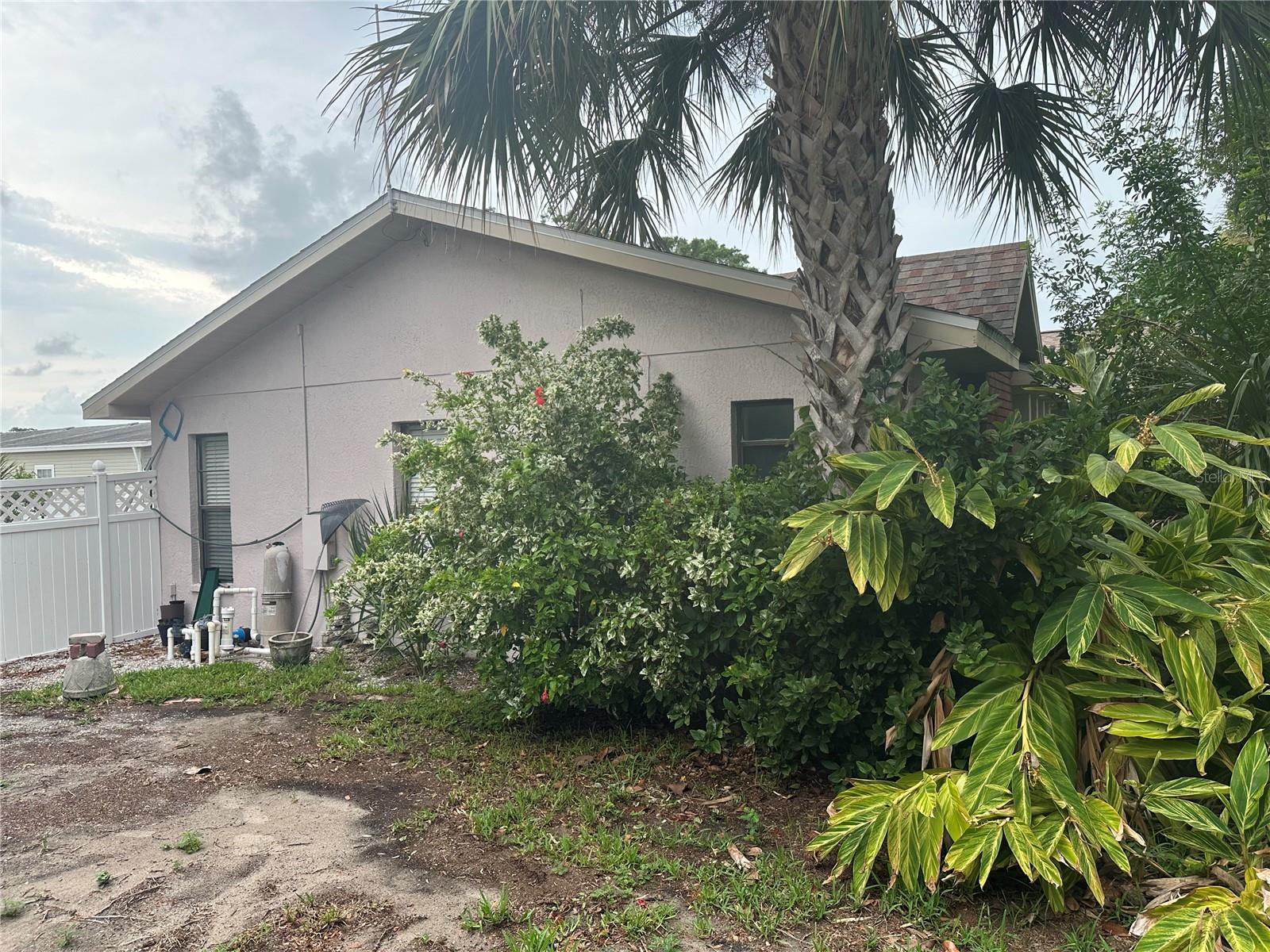 1170 Wexford Dr, Palm Harbor, FL 34683