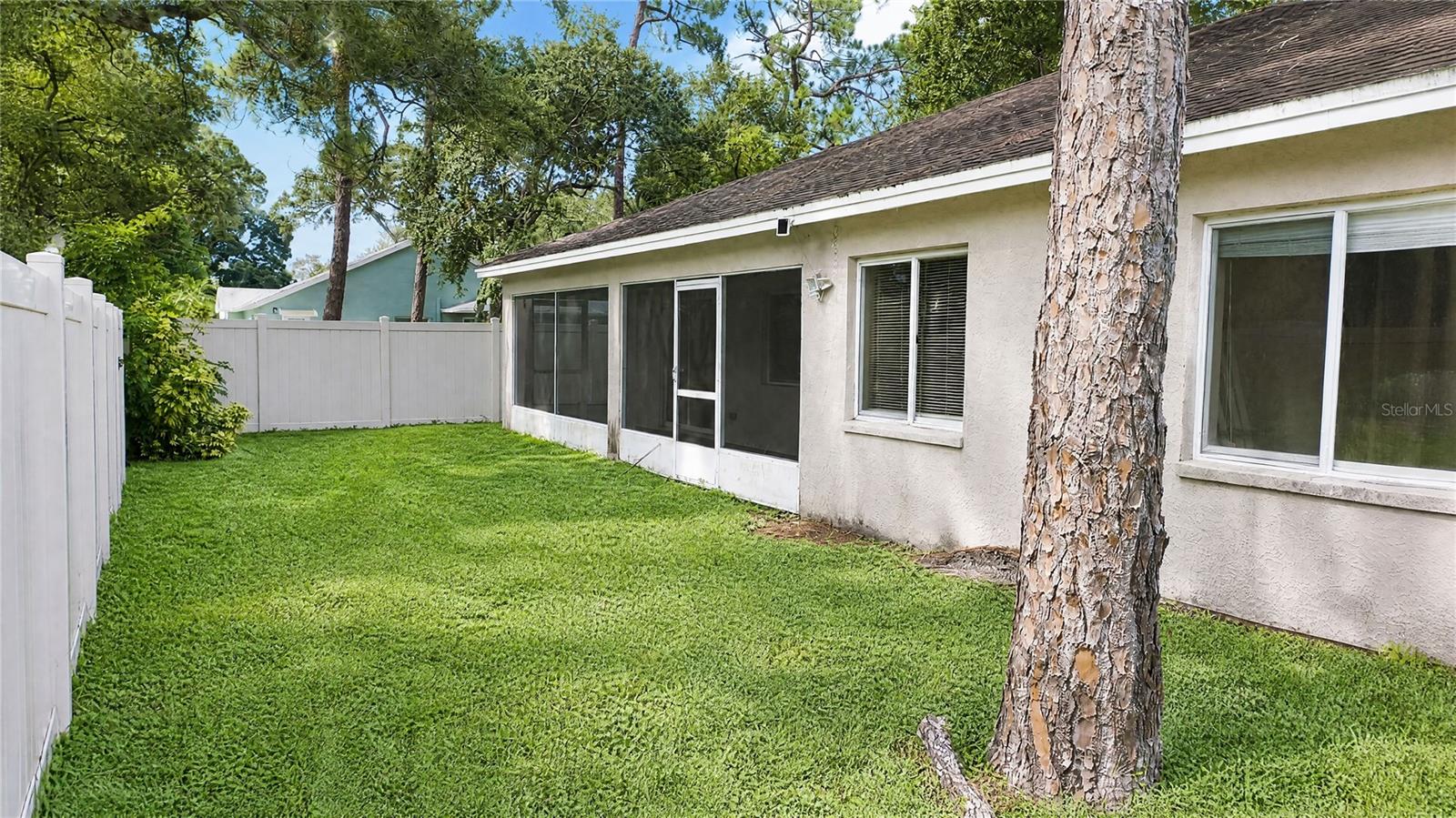 12021 68th St, Largo, FL 33773