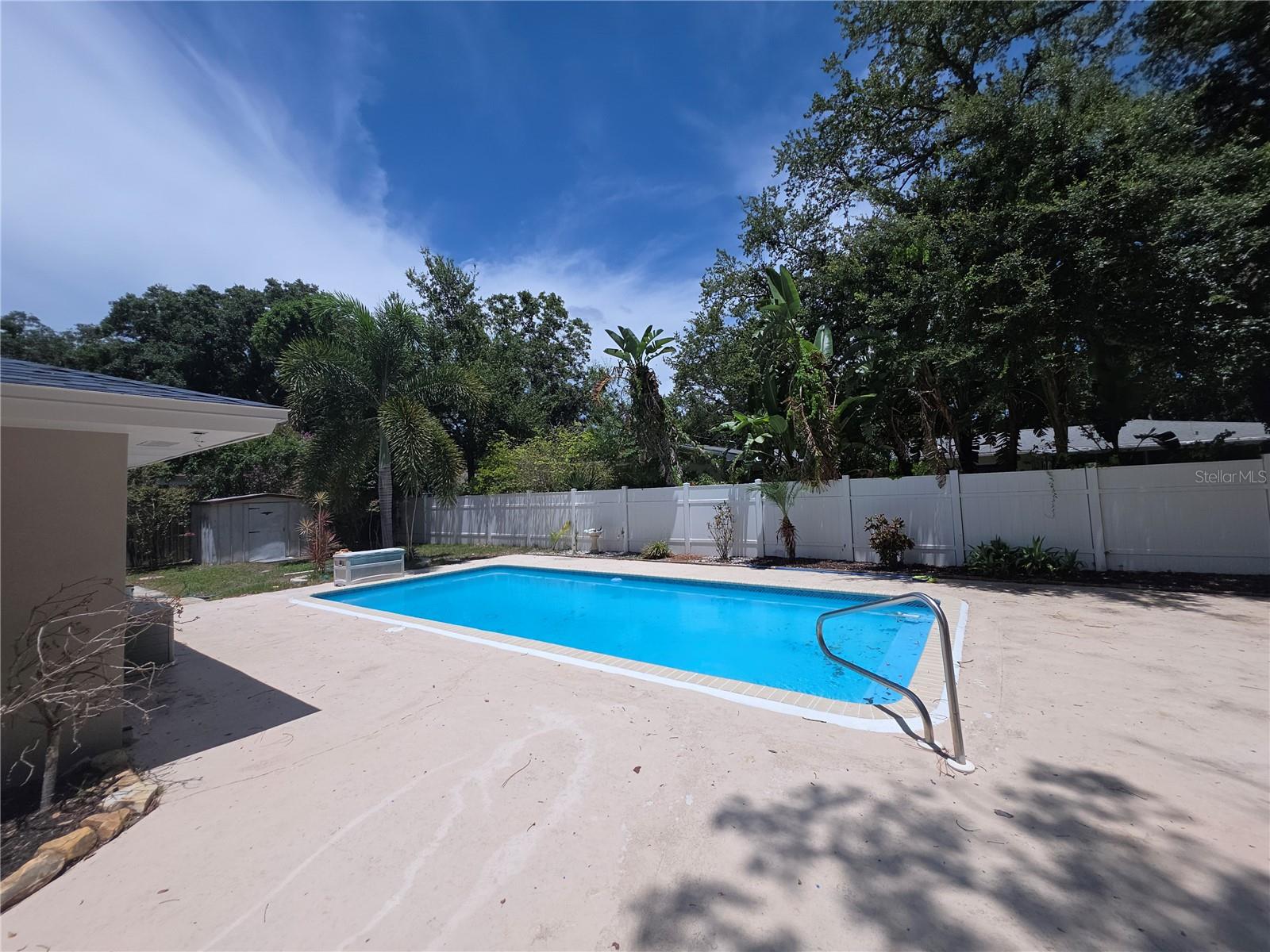 63 Oakwood Dr, Dunedin, FL 34698