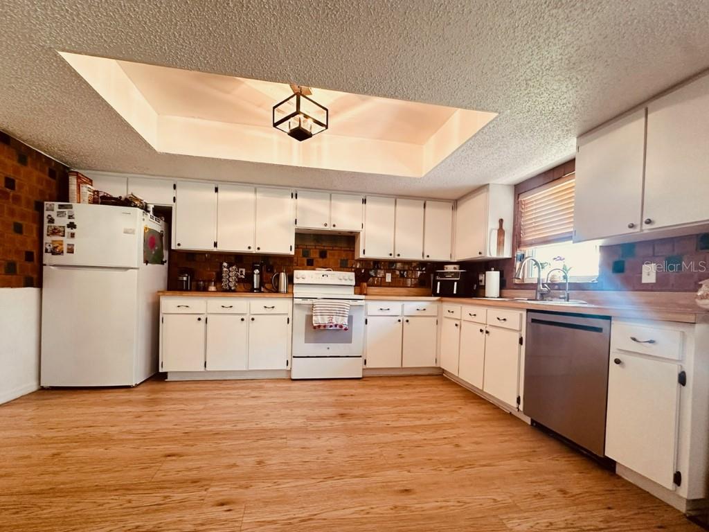 1831 Kim Acres Ln, Dover, FL 33527