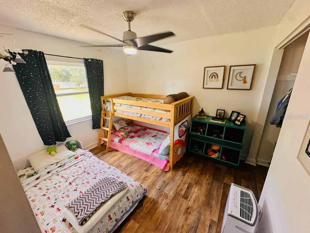 1831 Kim Acres Ln, Dover, FL 33527