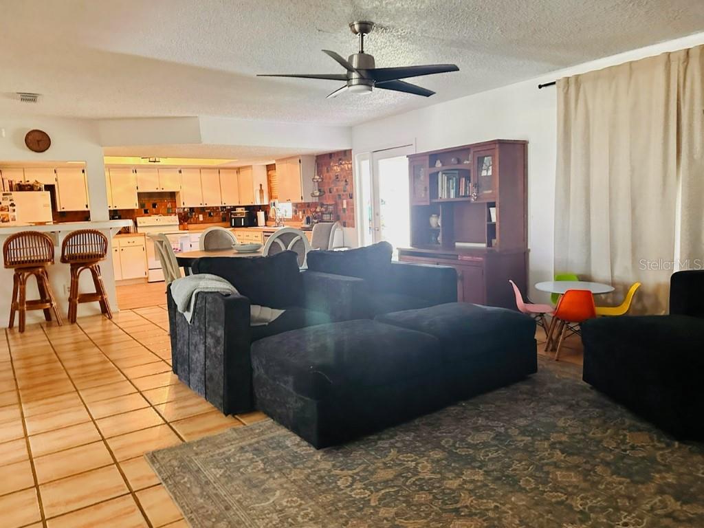 1831 Kim Acres Ln, Dover, FL 33527