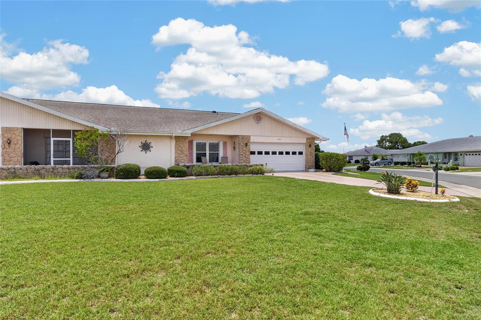 907 Bluewater Dr, Sun City Center, FL 33573