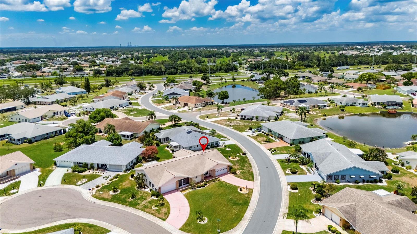 907 Bluewater Dr, Sun City Center, FL 33573