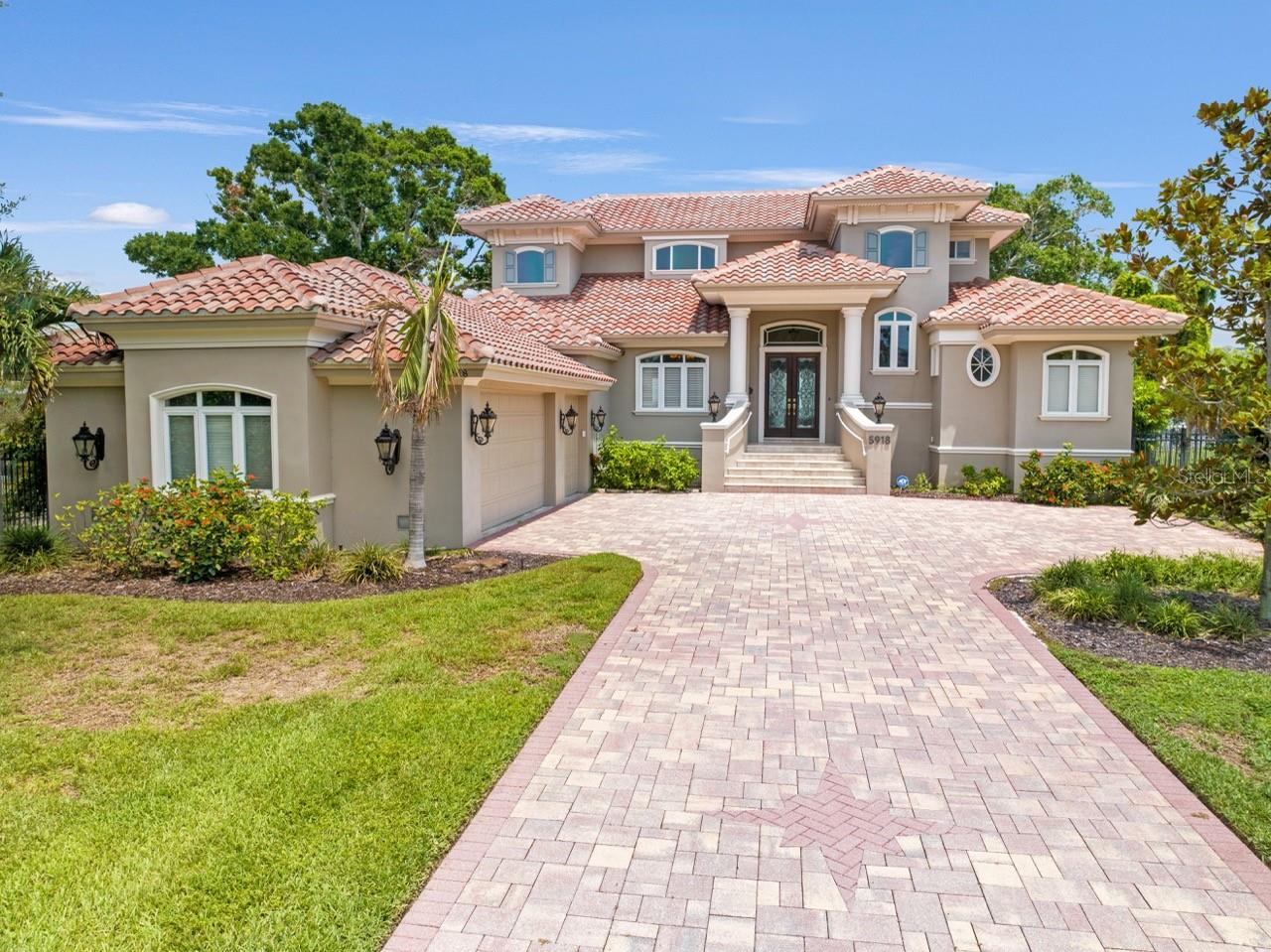 5918 Bahama Shores Dr S, St Petersburg, FL 33705