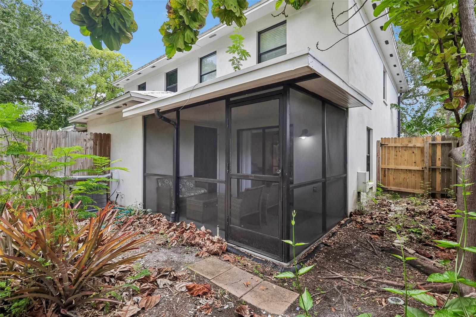 2417 W Stroud Ave, Tampa, FL 33629