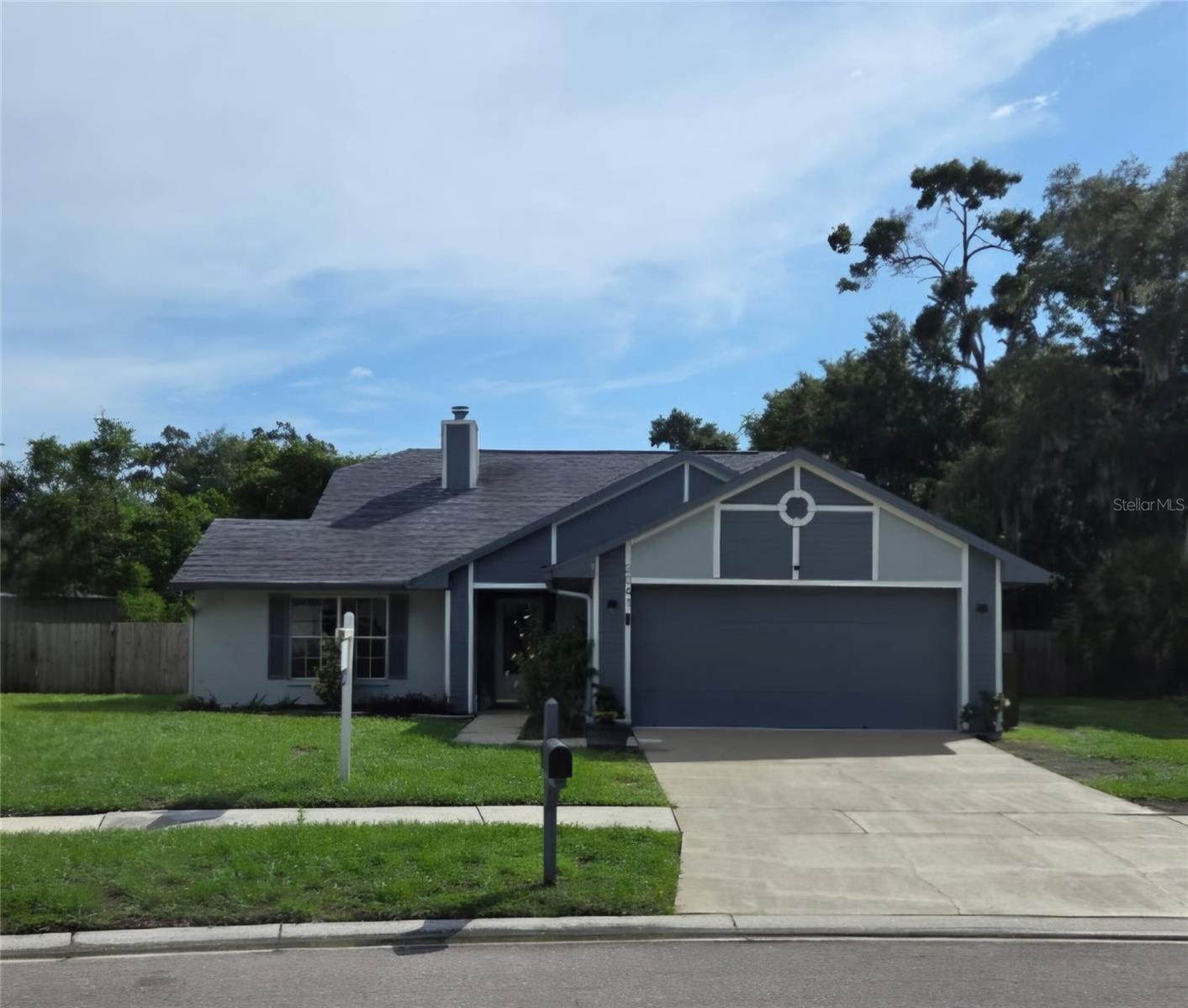 2041 Shadow Pine Dr, Brandon, FL 33511