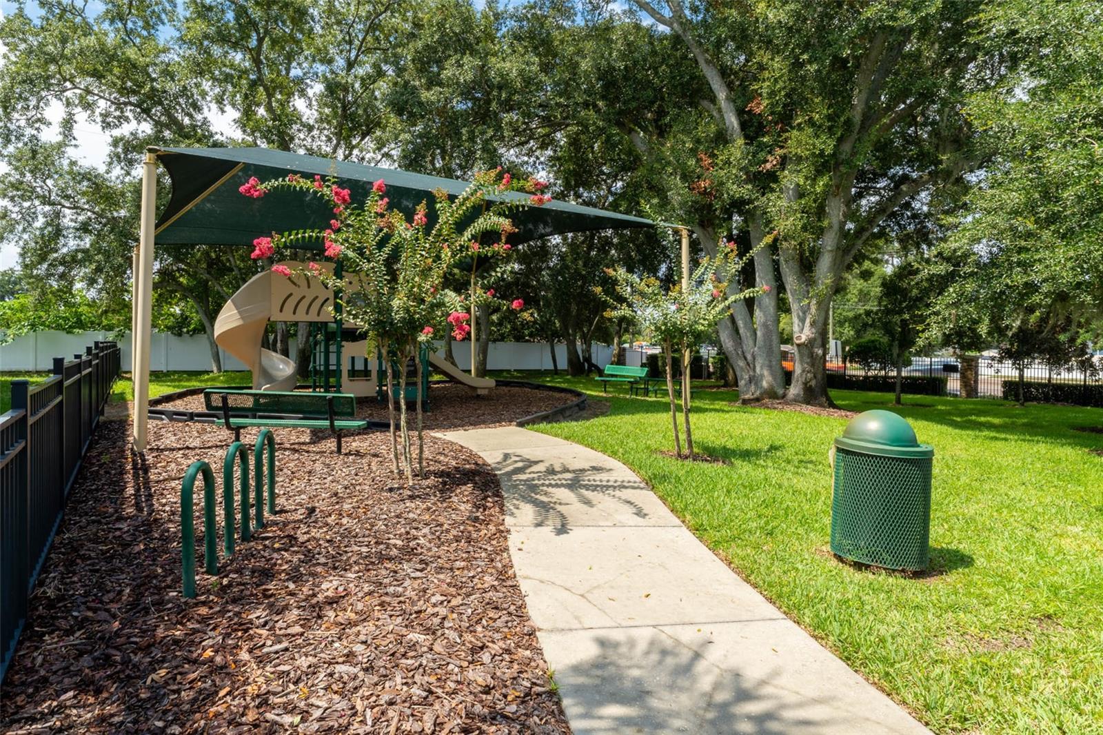 220 Parsons Woods Dr, Seffner, FL 33584