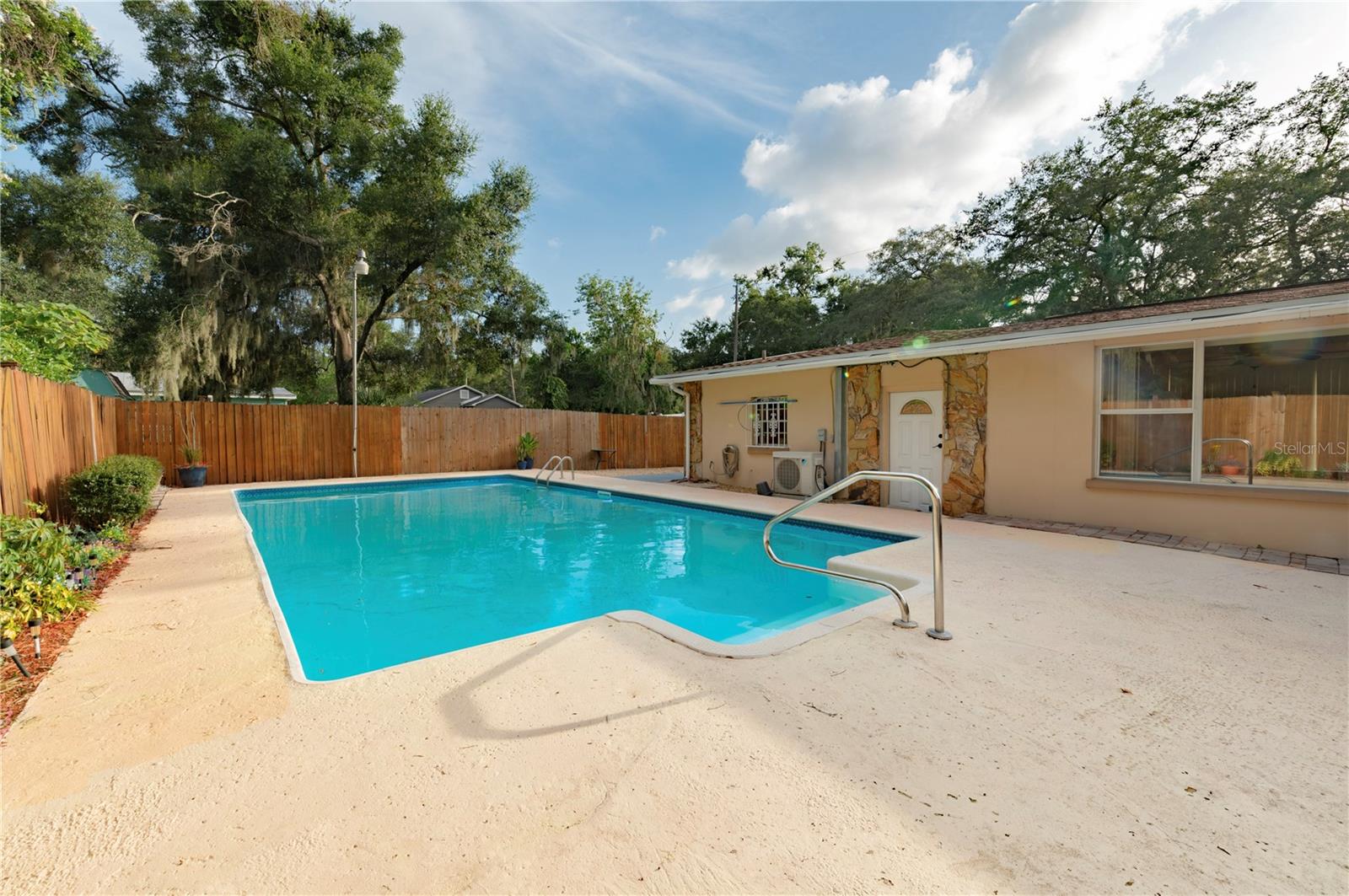1901 E Paris St, Tampa, FL 33610